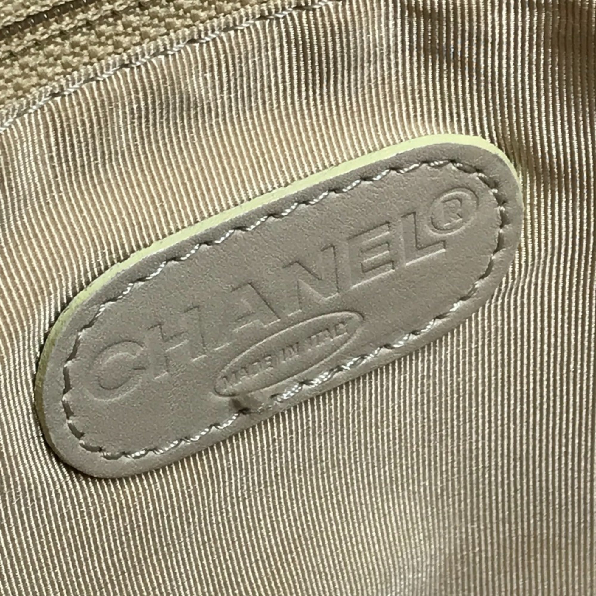 Chanel Beige Leather Handbag Shoulder Bag (Pre-Owned)