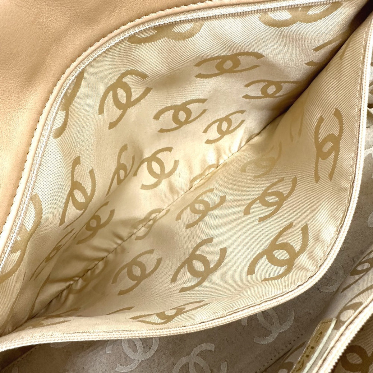 Chanel Beige Leather Tote Bag (Pre-Owned)