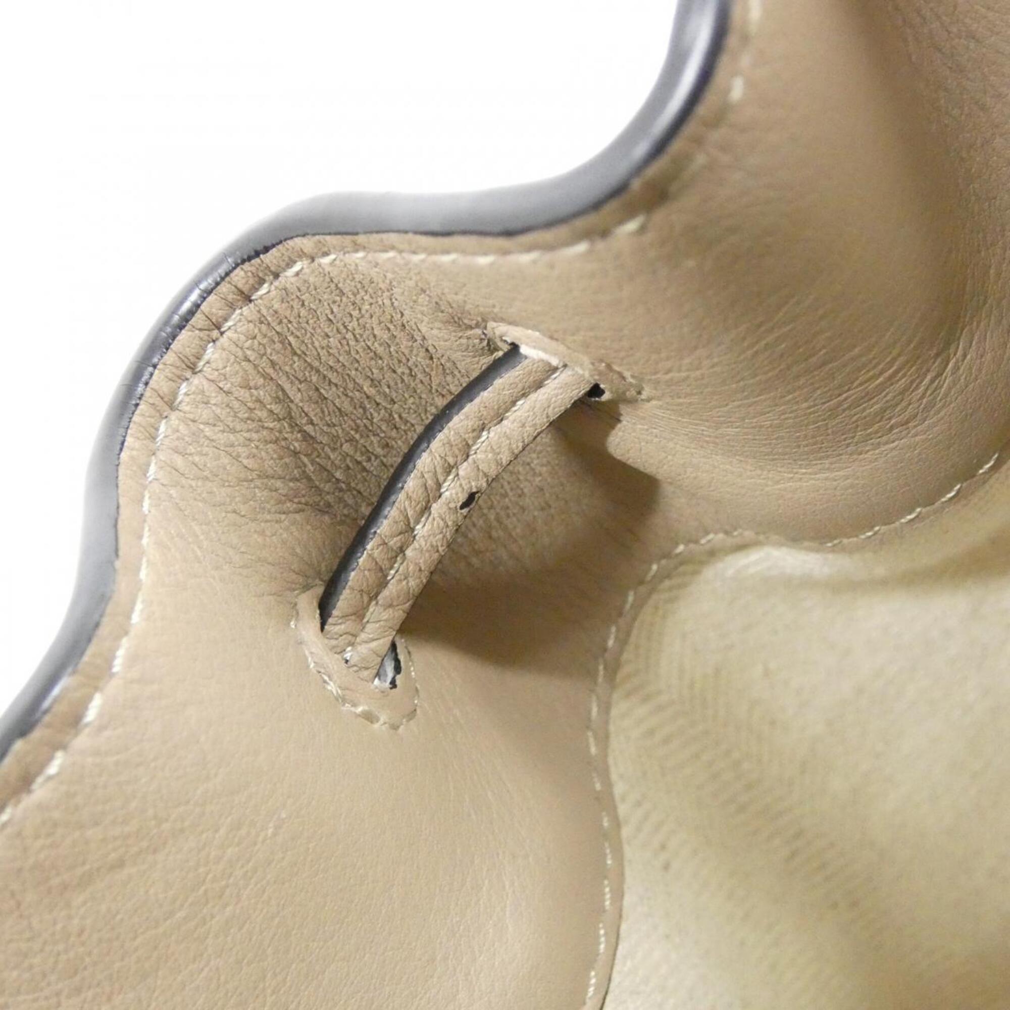 Loewe Sand Leather Shoulder Bag (Pre-Owned)