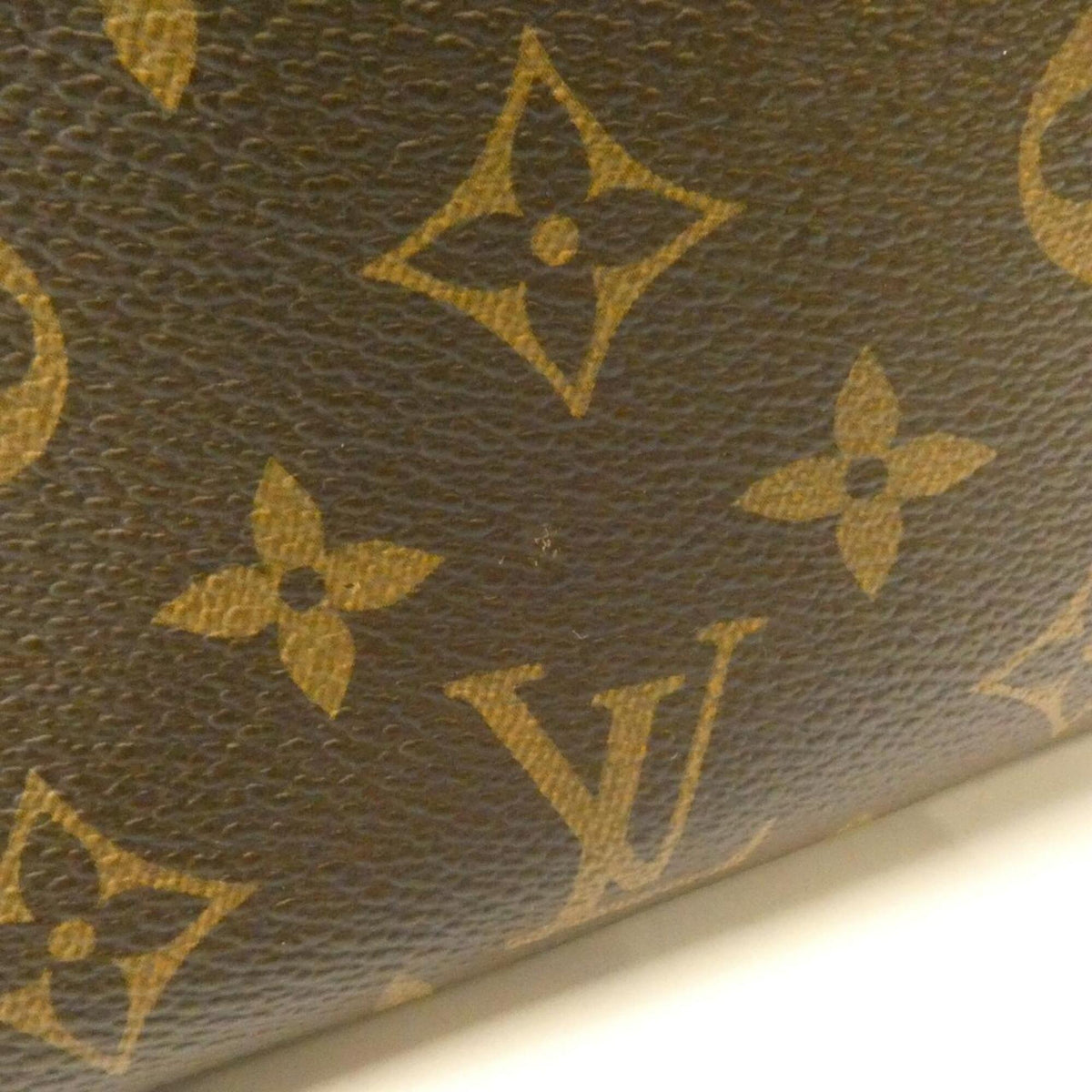 Louis Vuitton Marron Coated Canvas Shoulder Bag (Pre-Owned)