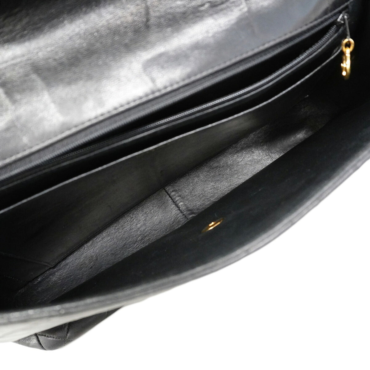 Chanel Black Leather Shoulder Bag (Pre-Owned)