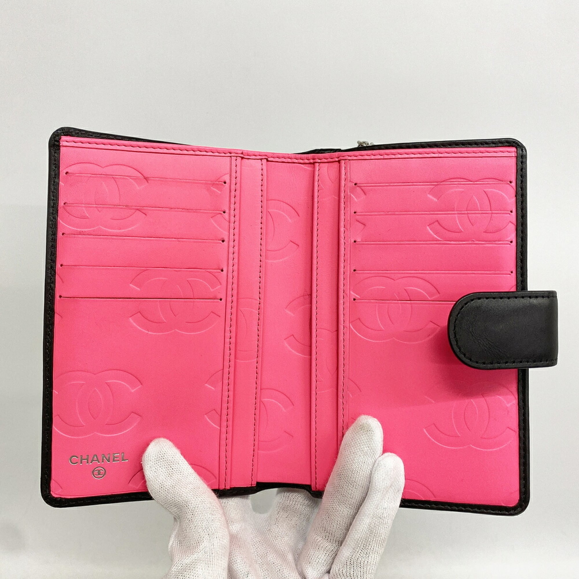 Chanel Black Leather Wallet (Bi-Fold) (Pre-Owned)