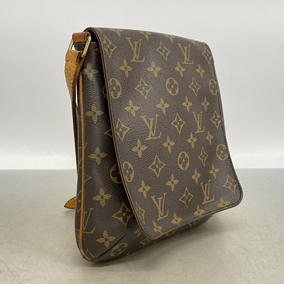 Louis Vuitton Brown Shoulder Bag (Pre-Owned)