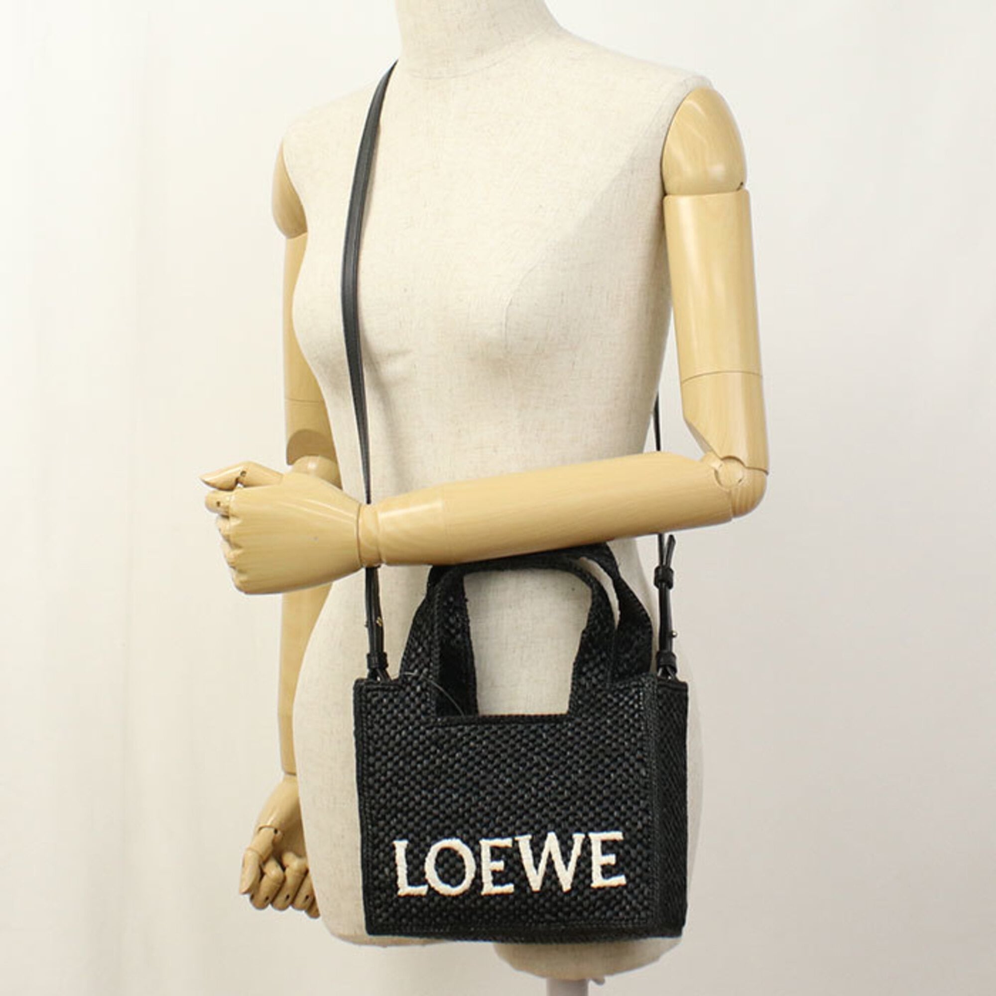 Loewe Black Leather Raffia Handbag Shoulder Bag (Pre-Owned)