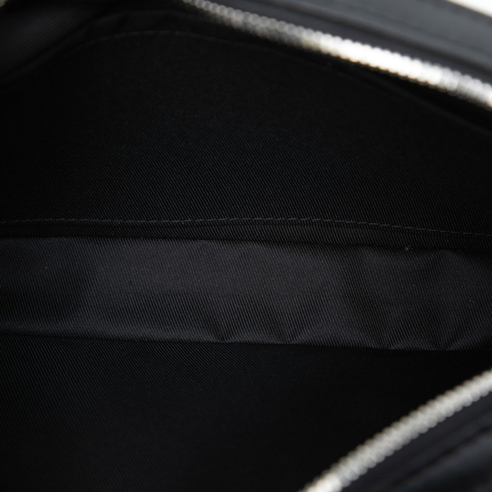 Louis Vuitton Black Leather Pouch Shoulder Bag (Pre-Owned)