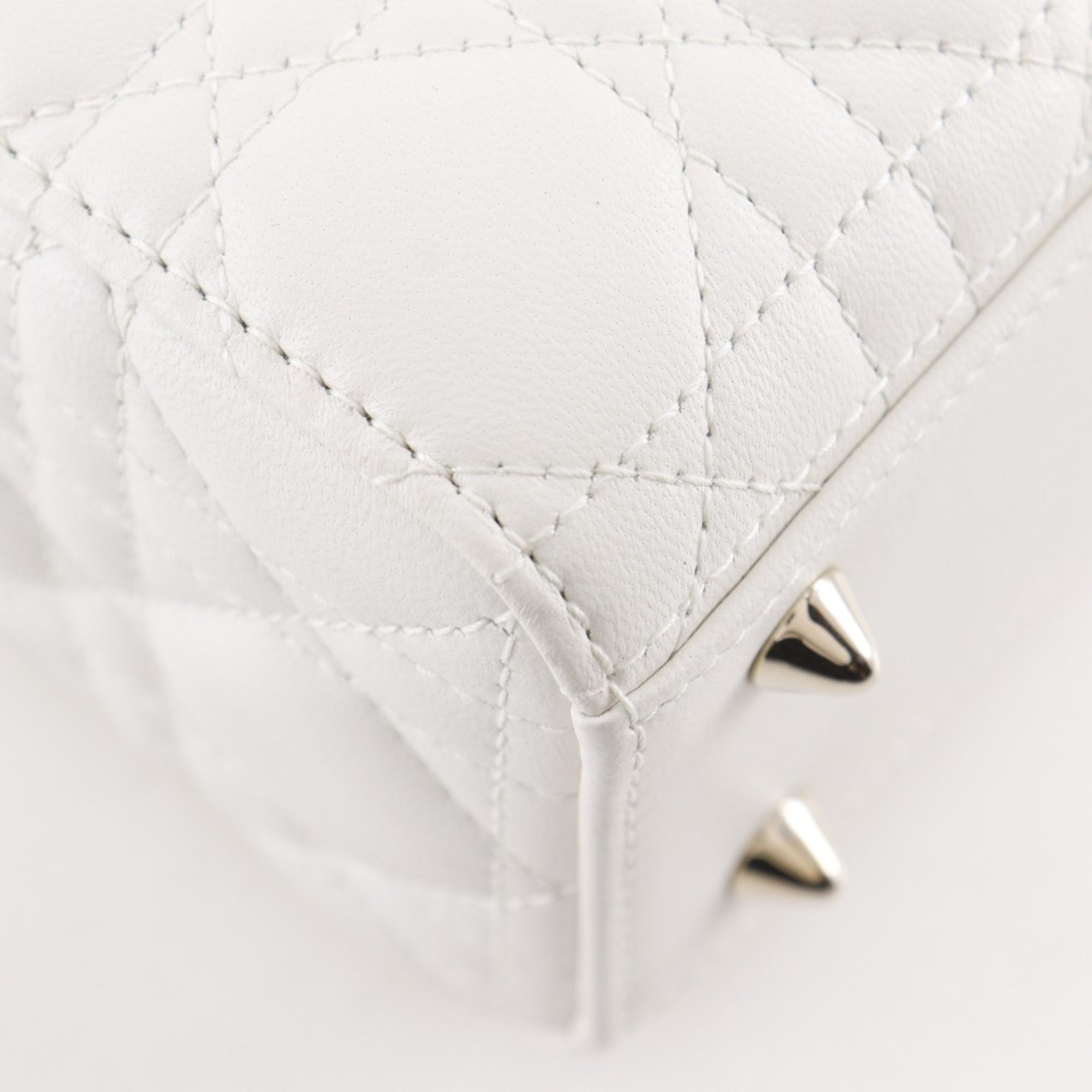 Christian Dior White Leather Handbag (Pre-Owned)