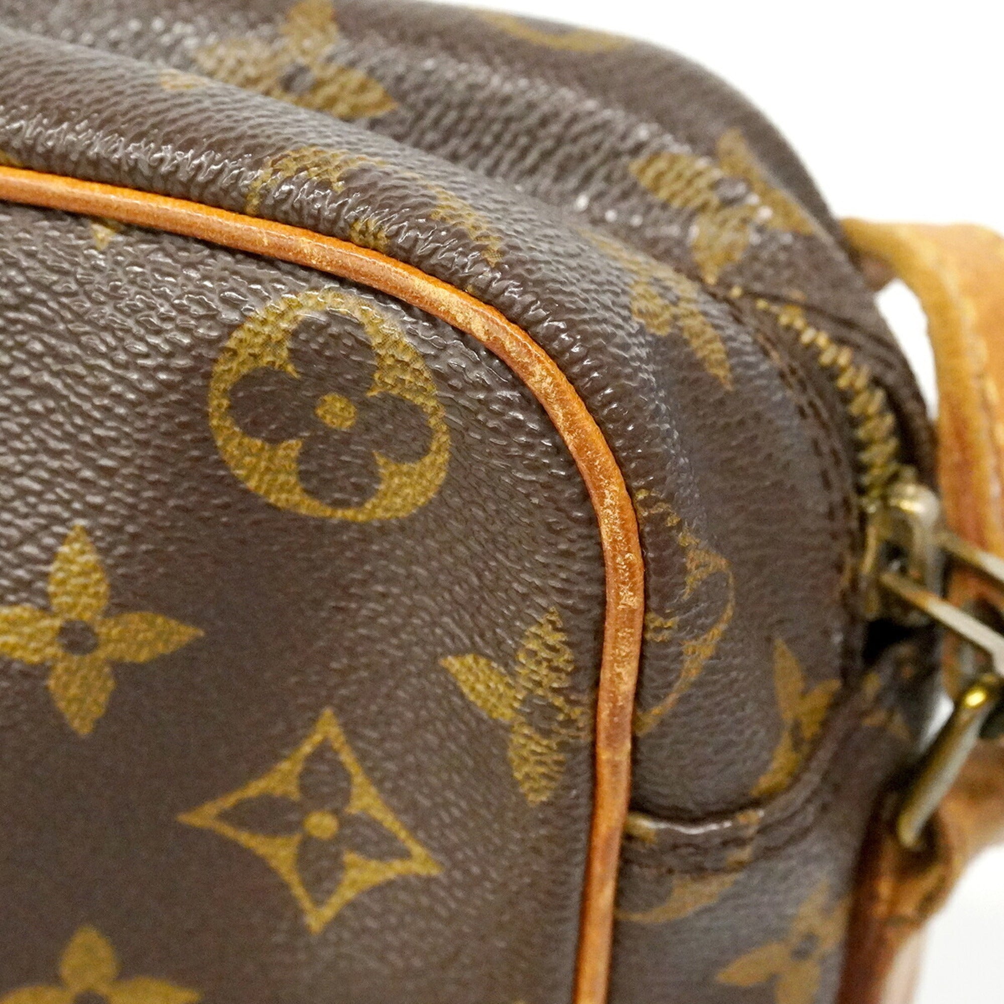 Louis Vuitton Brown Shoulder Bag (Pre-Owned)
