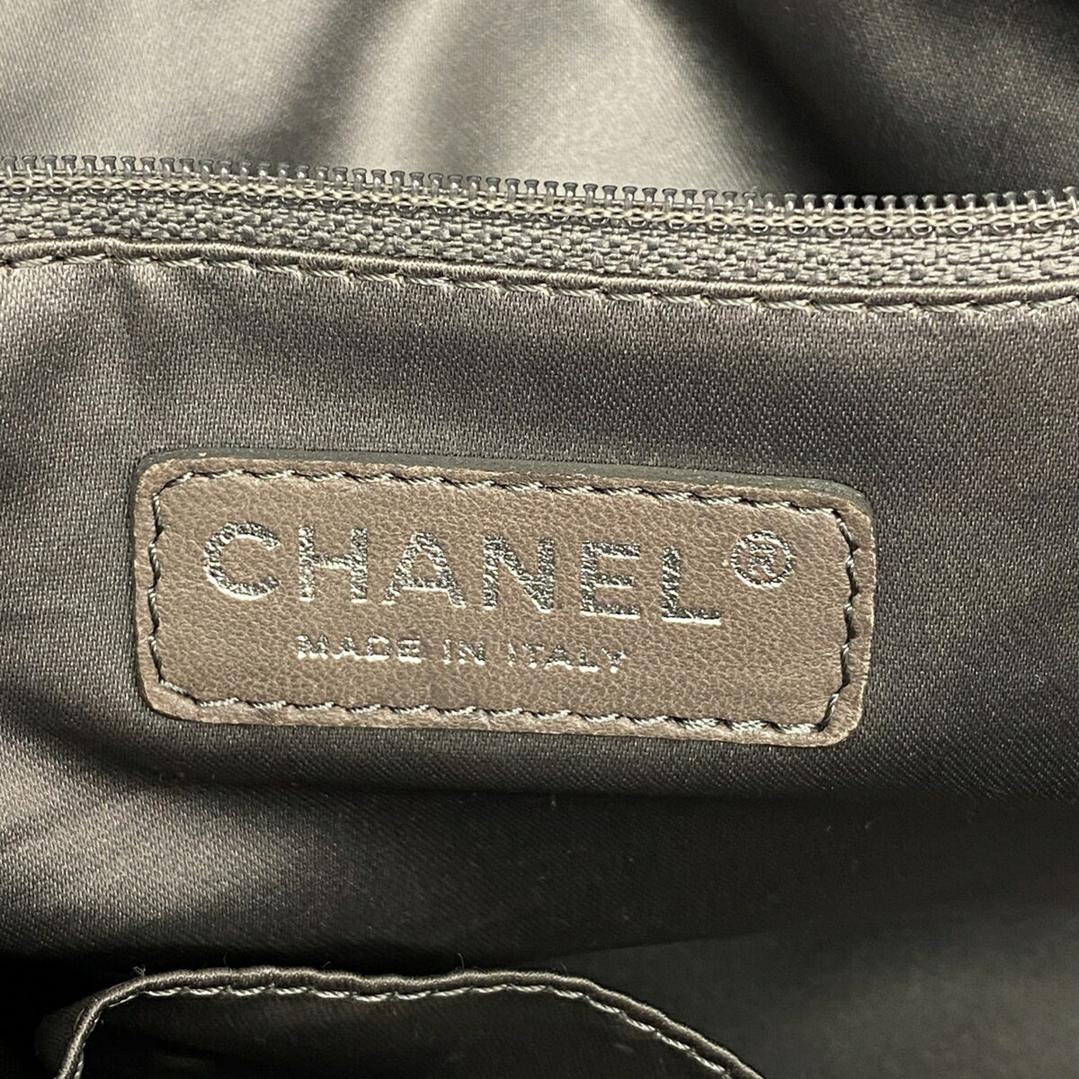 Chanel Navy Leather Shoulder Bag (Pre-Owned)