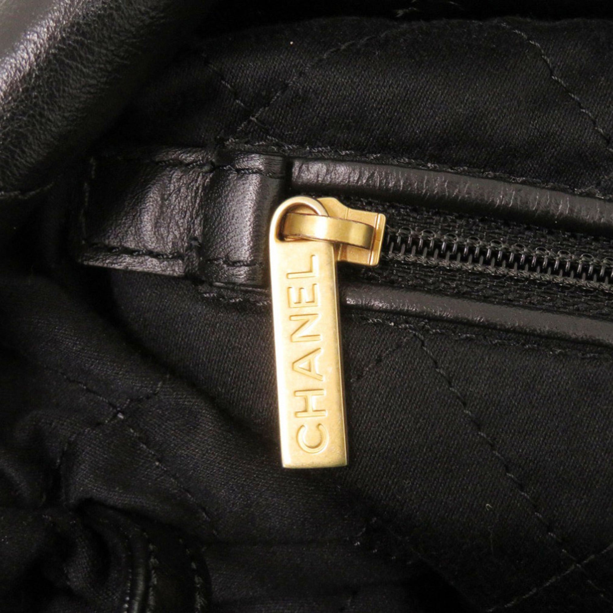 Chanel Black Leather Tote Bag (Pre-Owned)