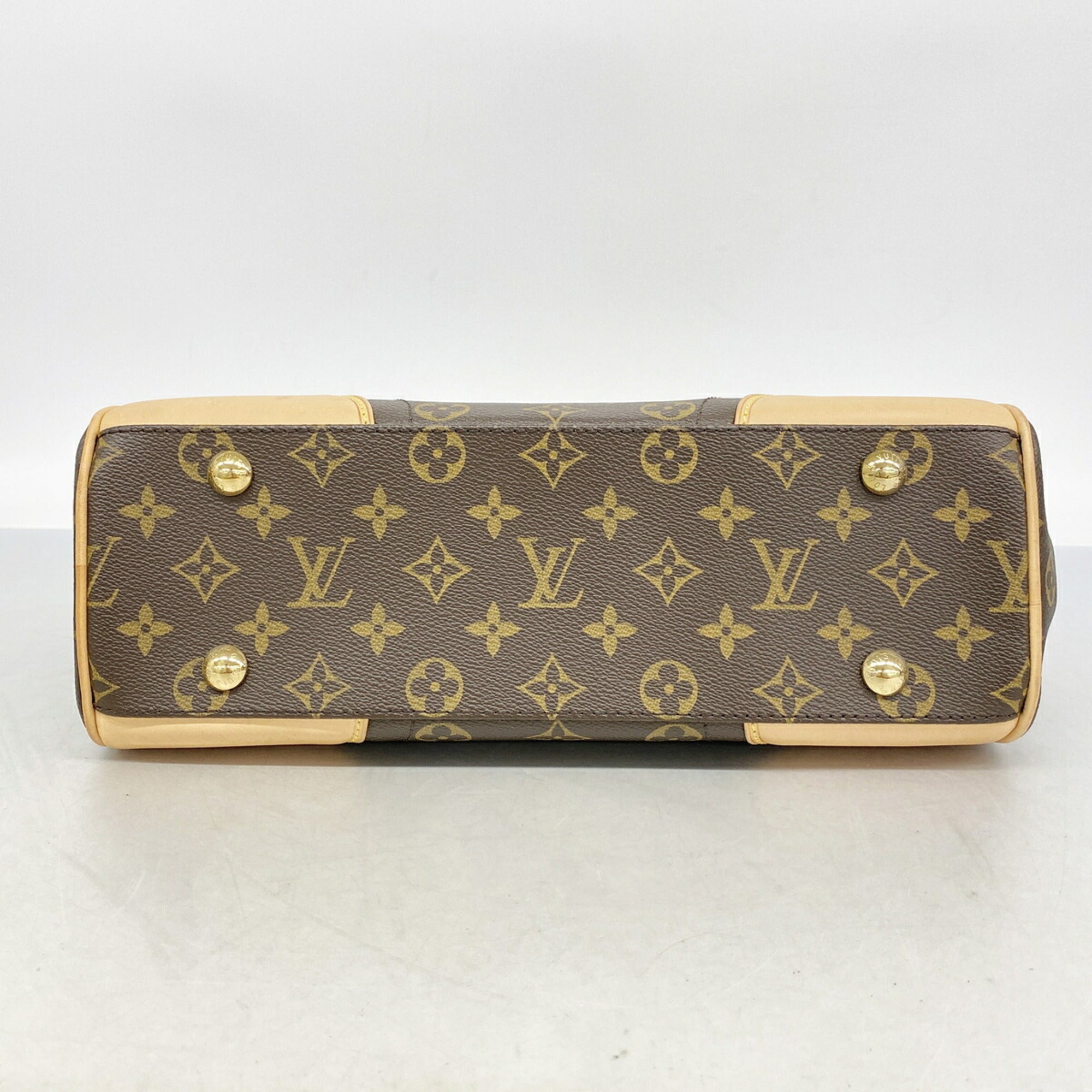 Louis Vuitton Brown Shoulder Bag (Pre-Owned)