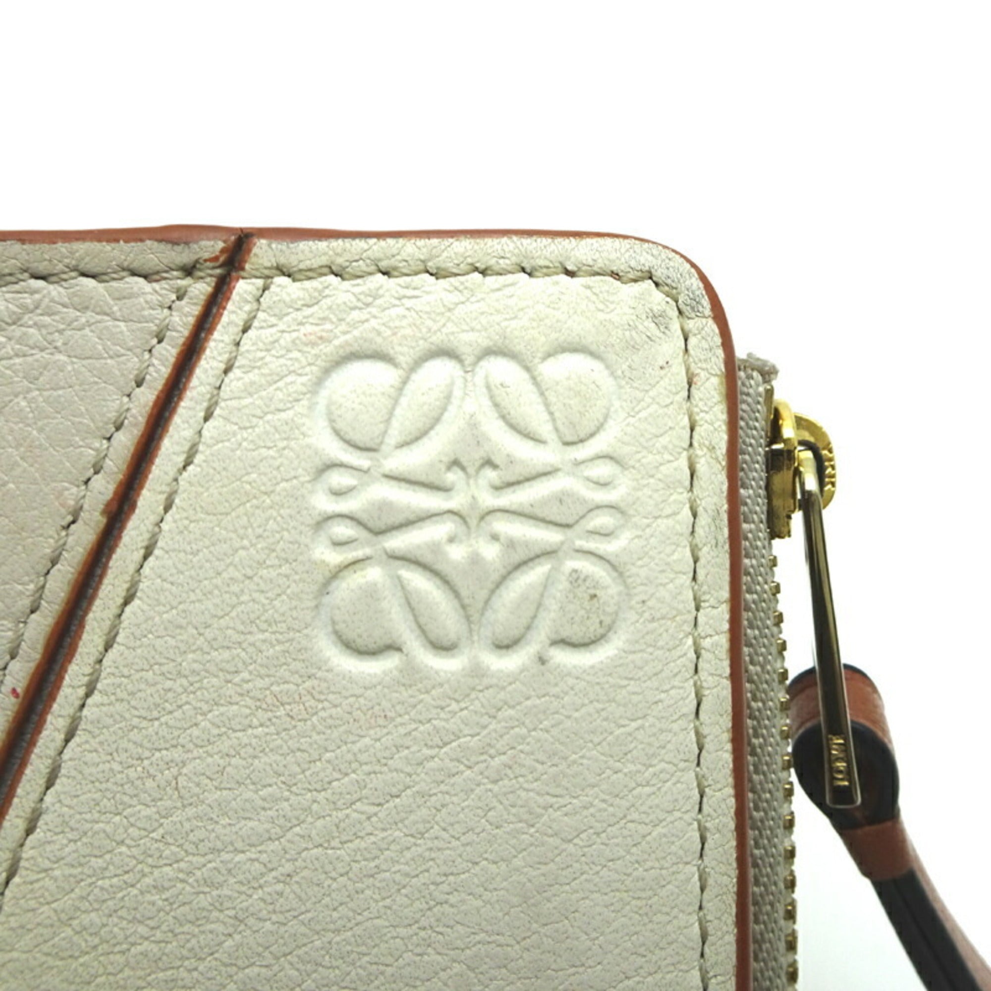 Loewe Grayish White Leather Wallet (Bi-Fold) (Pre-Owned)