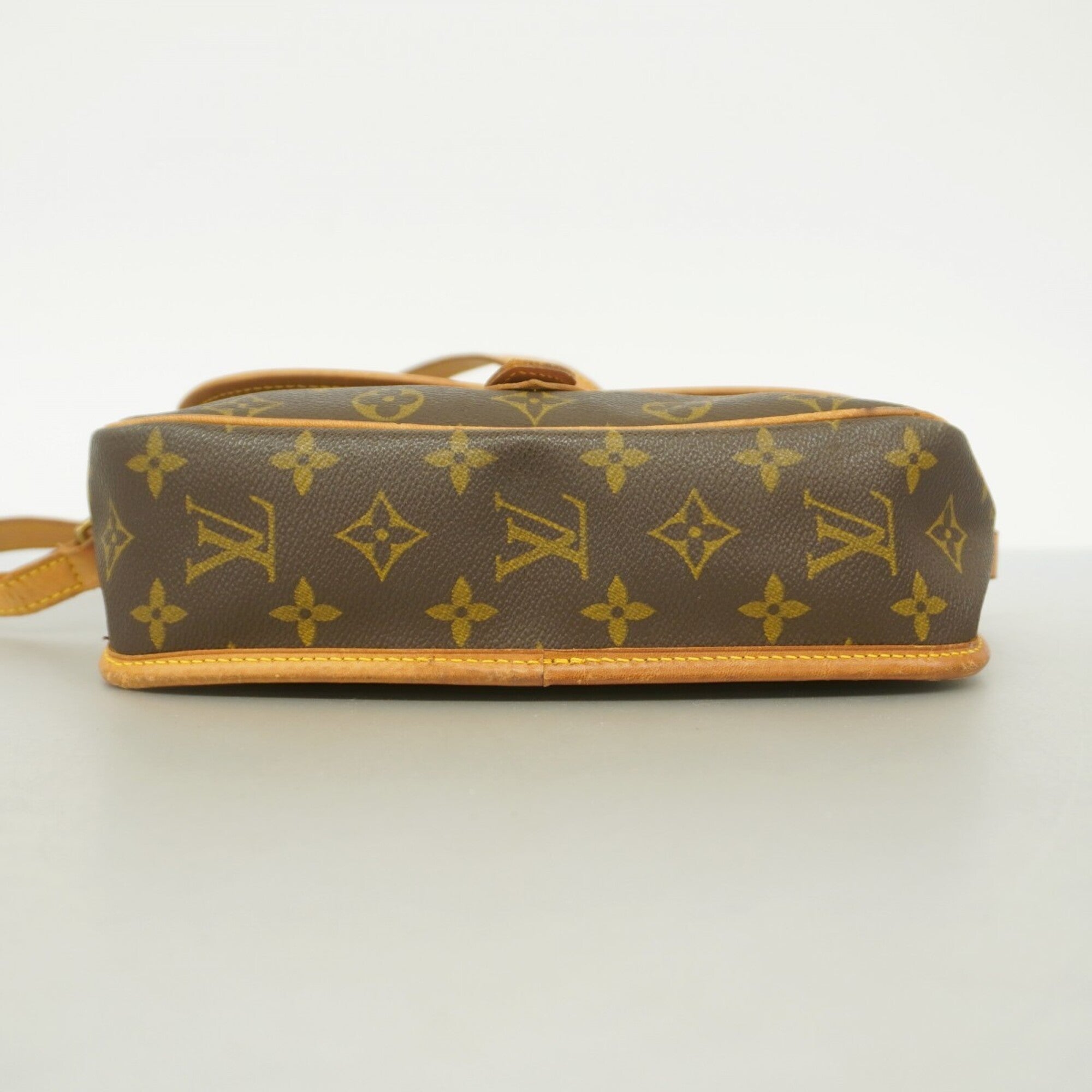 Louis Vuitton Brown Shoulder Bag (Pre-Owned)