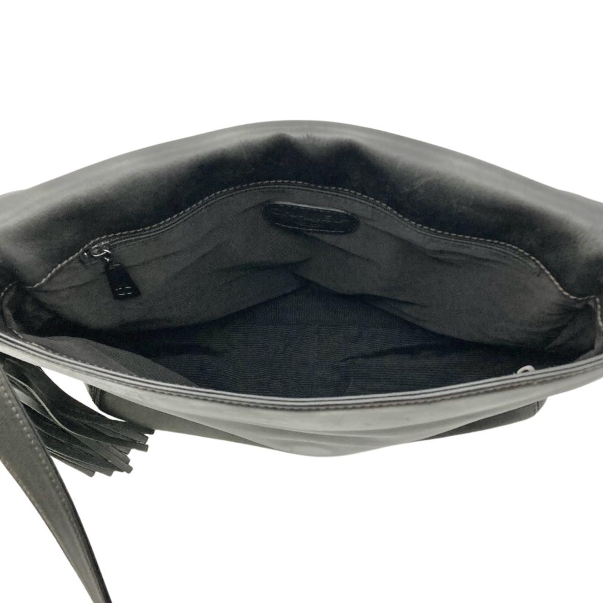 Chanel Black Leather Shoulder Bag (Pre-Owned)