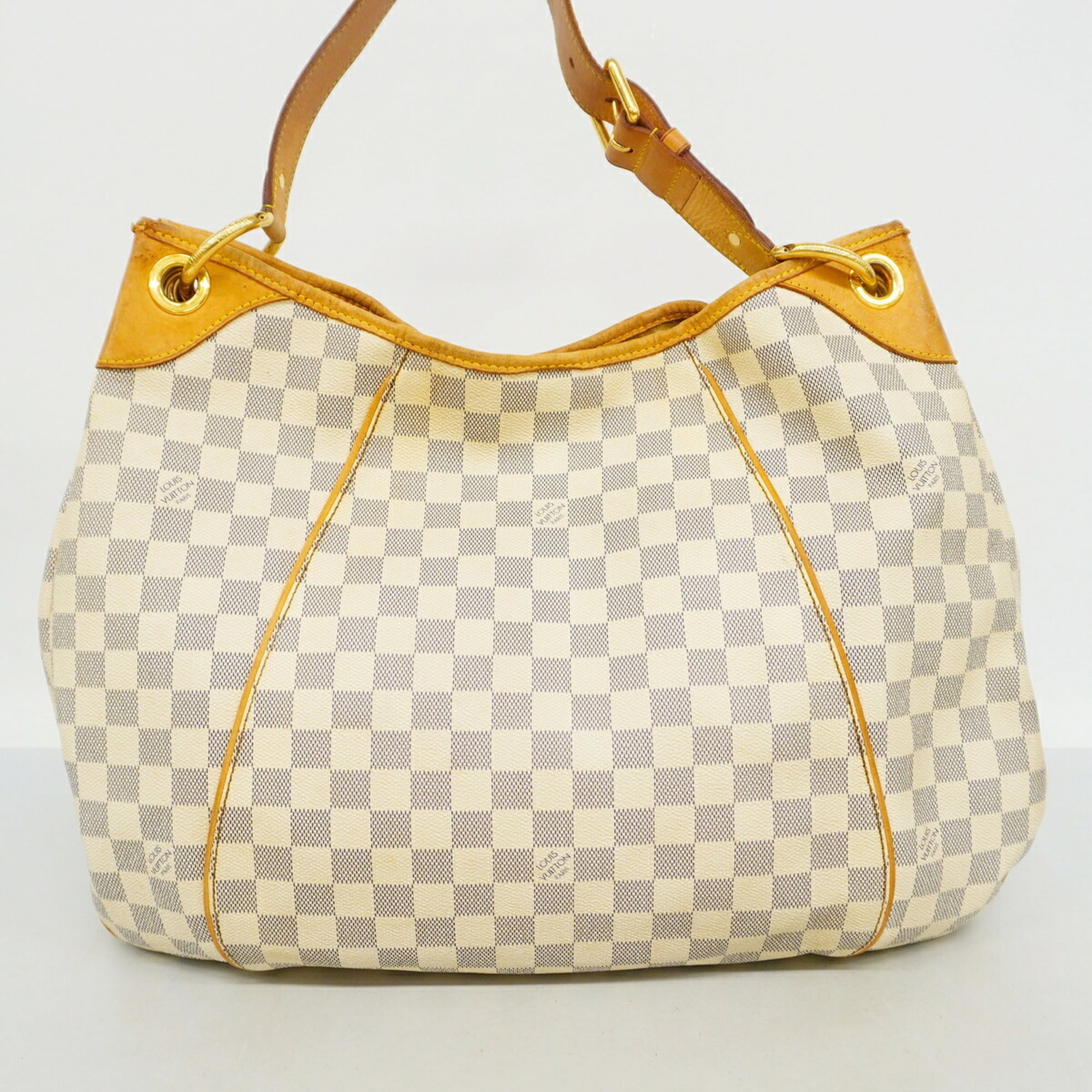 Louis Vuitton White Shoulder Bag (Pre-Owned)