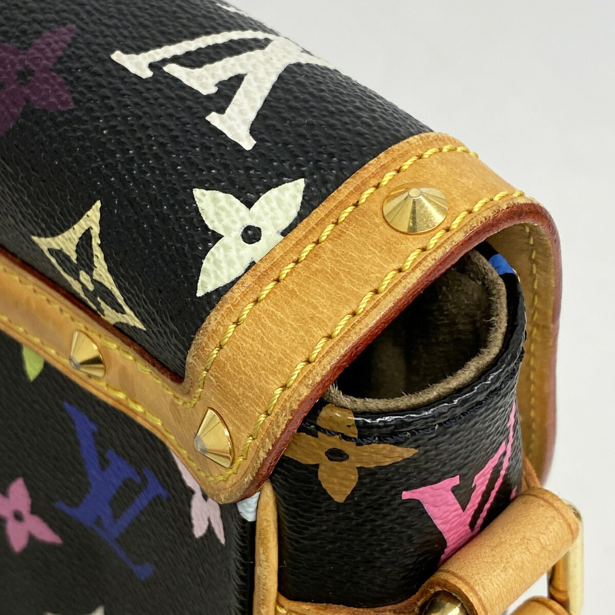 Louis Vuitton Noir Shoulder Bag (Pre-Owned)