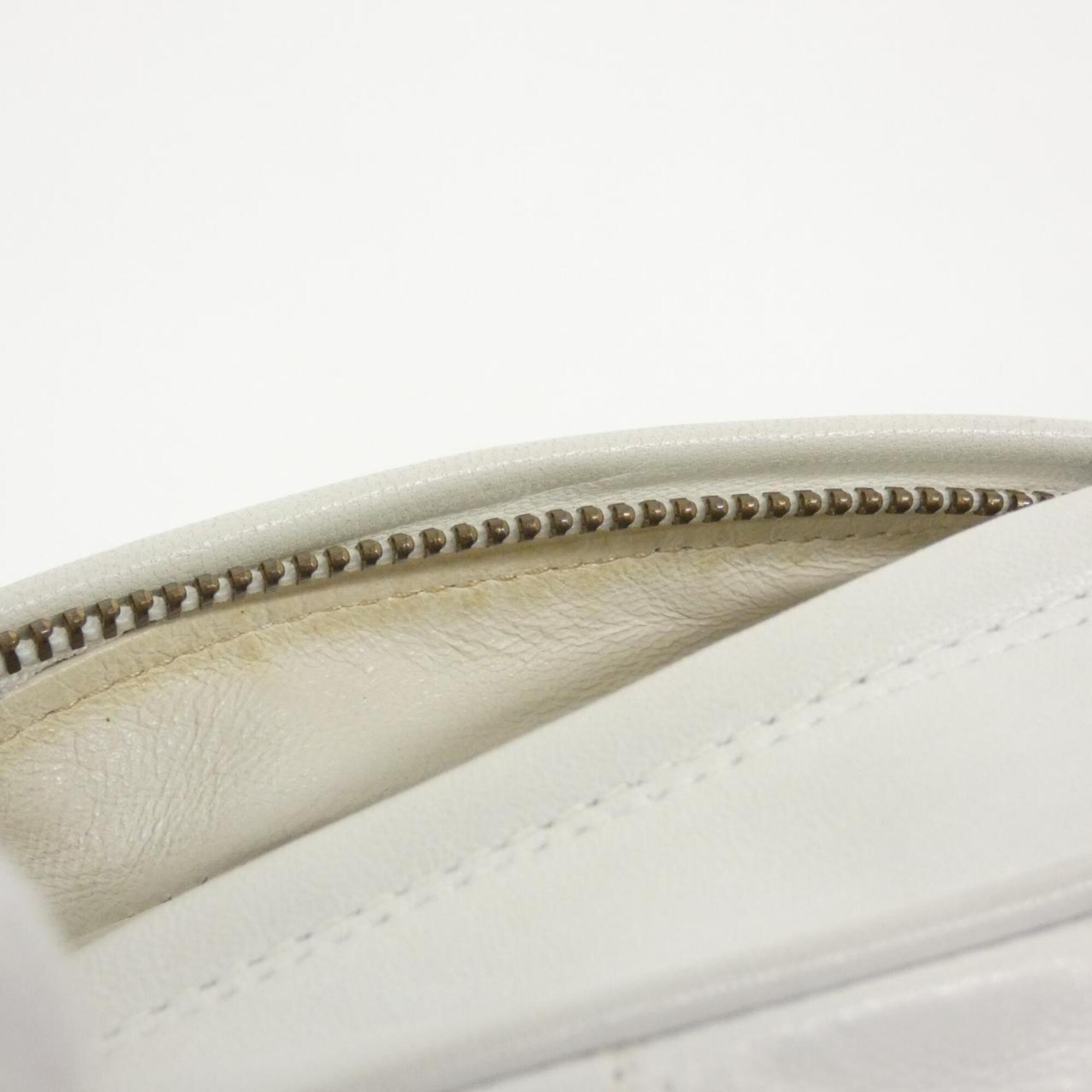 Chanel White Leather Shoulder Bag (Pre-Owned)