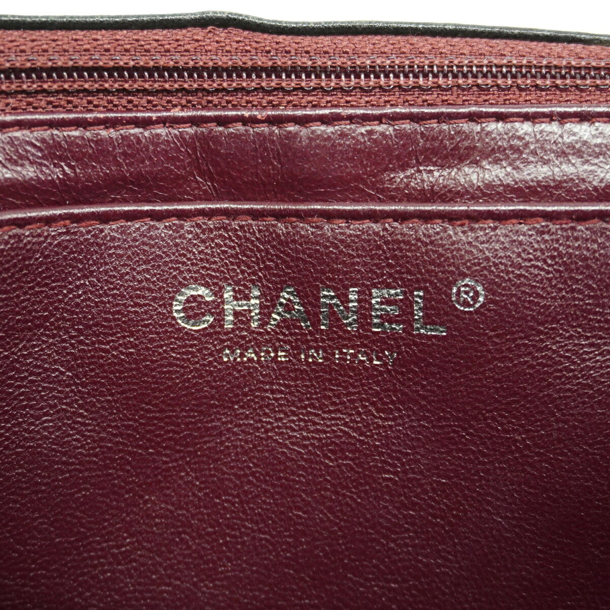 Chanel Black Leather Shoulder Bag (Pre-Owned)