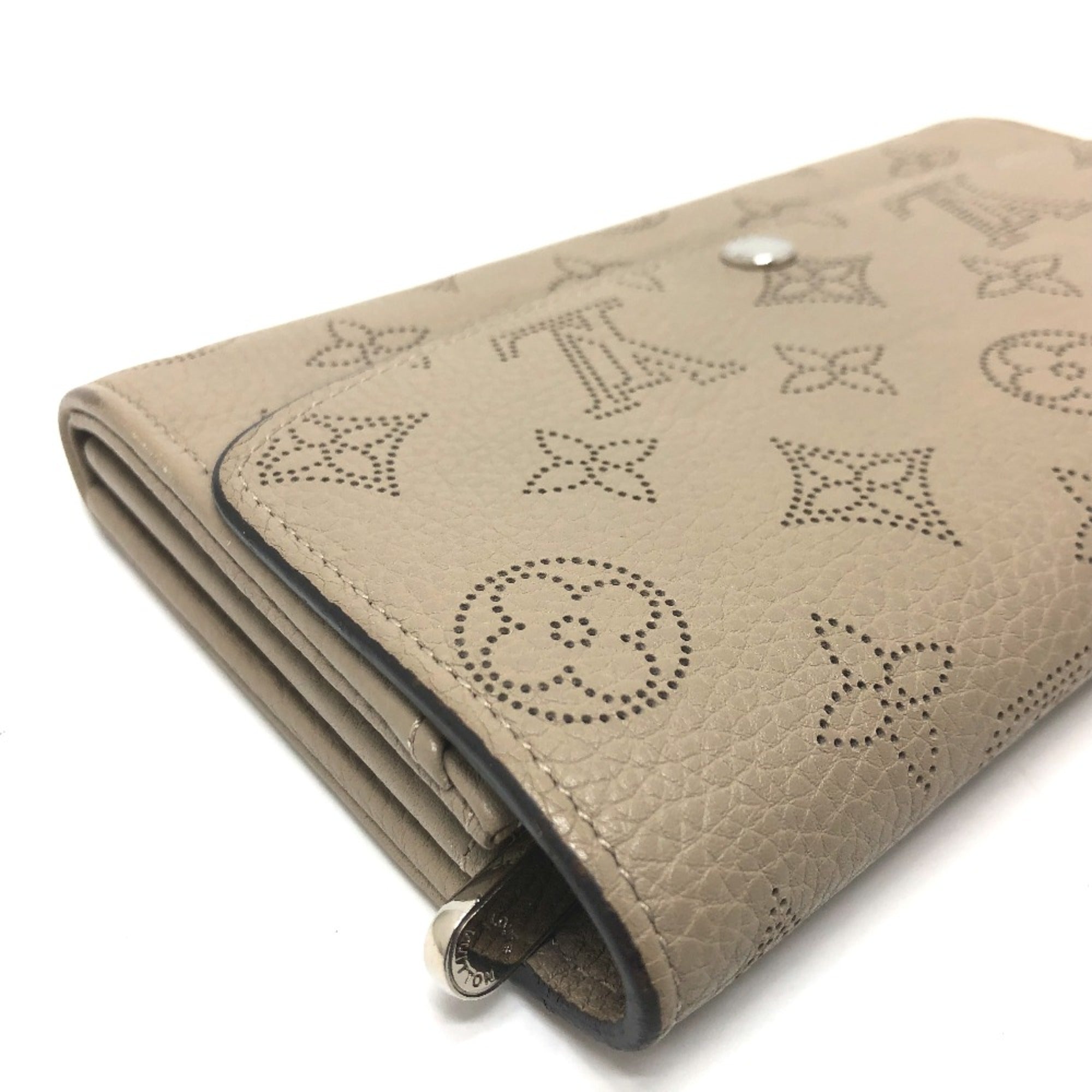 Louis Vuitton Beige Other Wallet (Bi-Fold) (Pre-Owned)