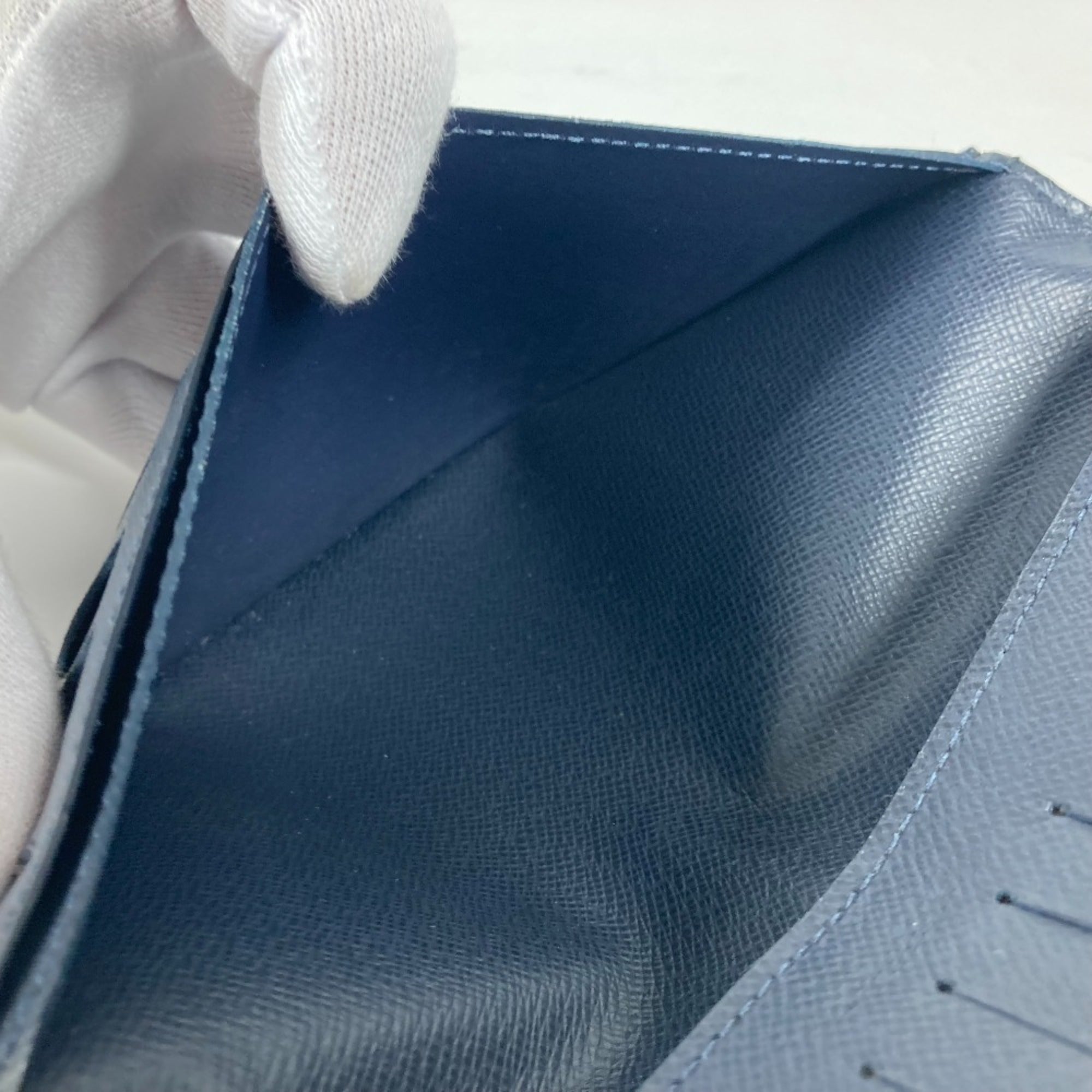 Louis Vuitton Navy Taiga Leather Long Wallet (Bi-Fold) (Pre-Owned)