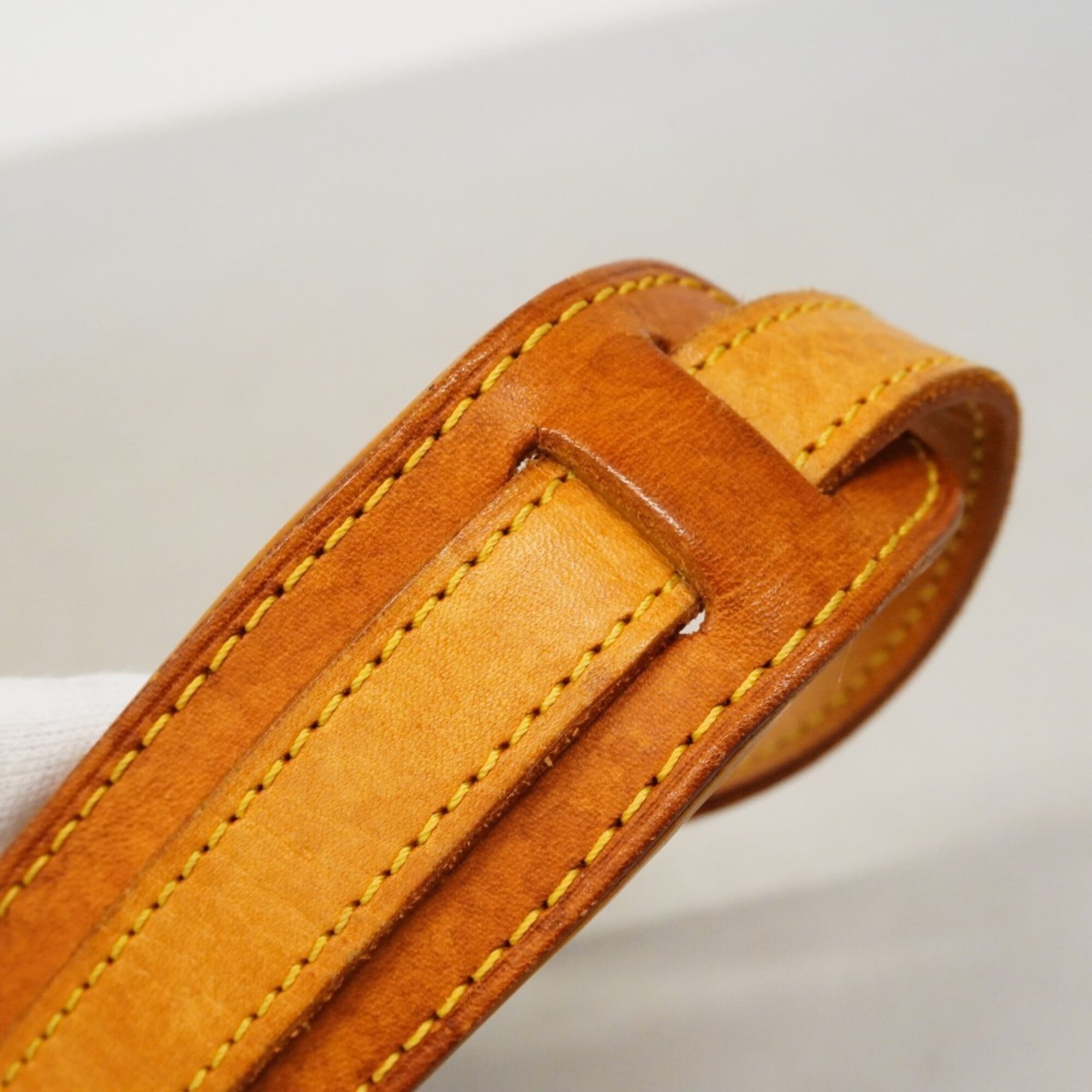 Louis Vuitton Brown Shoulder Bag (Pre-Owned)