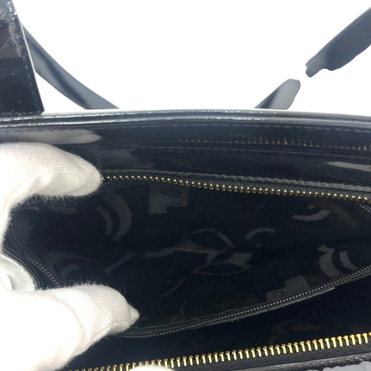 Salvatore Ferragamo Vara Black Leather Shoulder Bag Tote Bag (Pre-Owned)