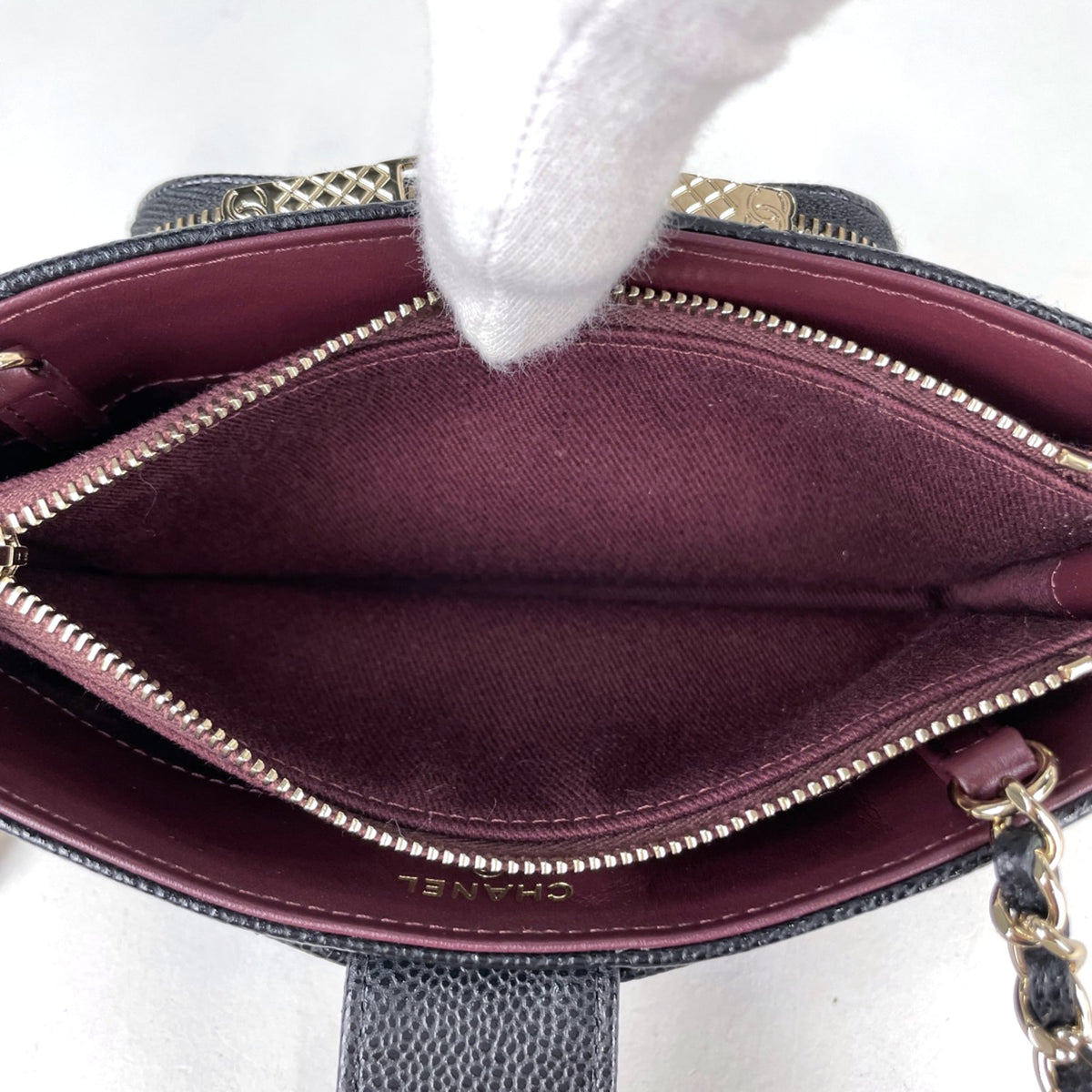 Chanel Black Grained Calfskin Shoulder Bag (Pre-Owned)