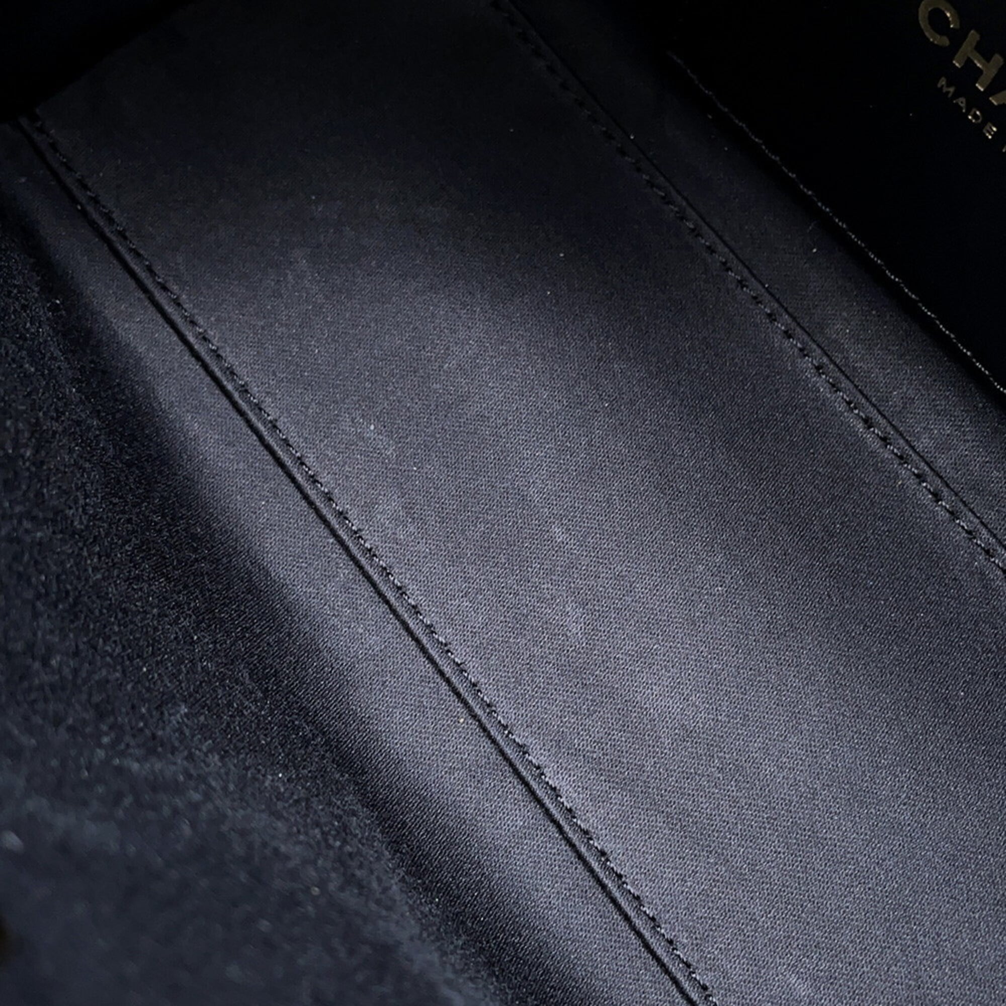 Chanel Black Grained Calfskin Handbag Shoulder Bag (Pre-Owned)