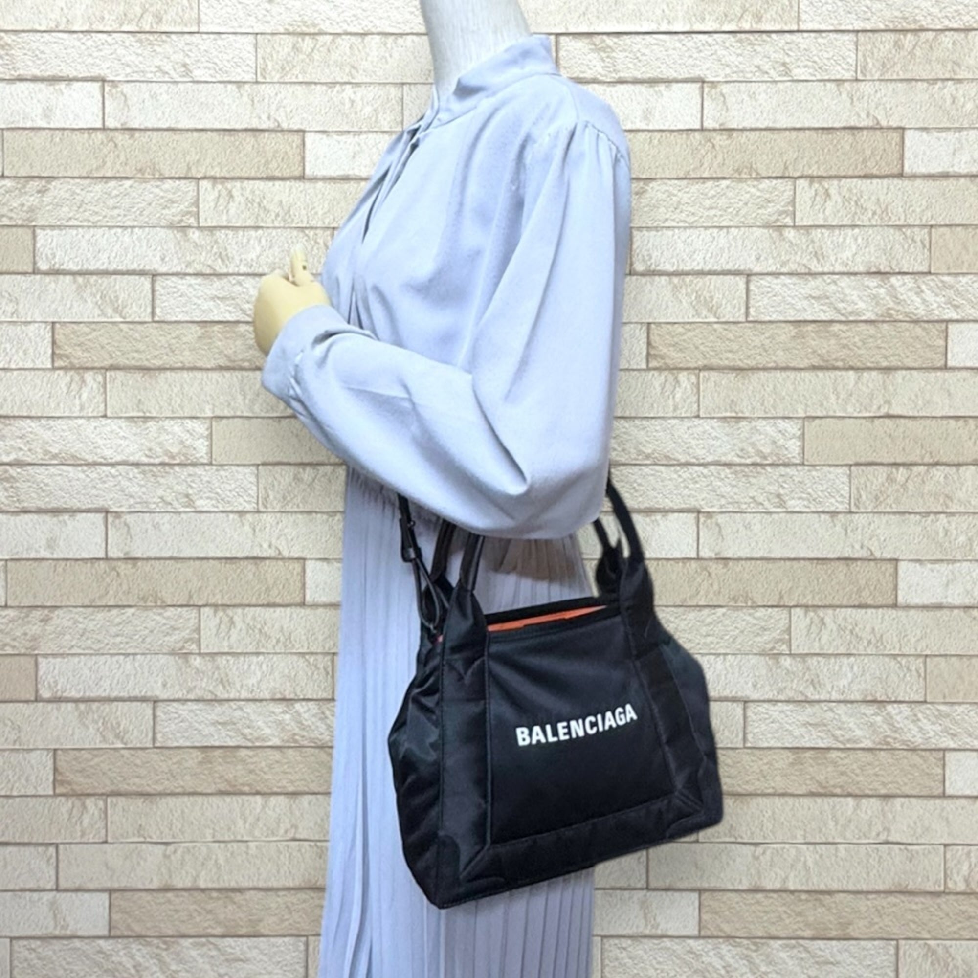 Balenciaga Black Nylon Shoulder Bag (Pre-Owned)