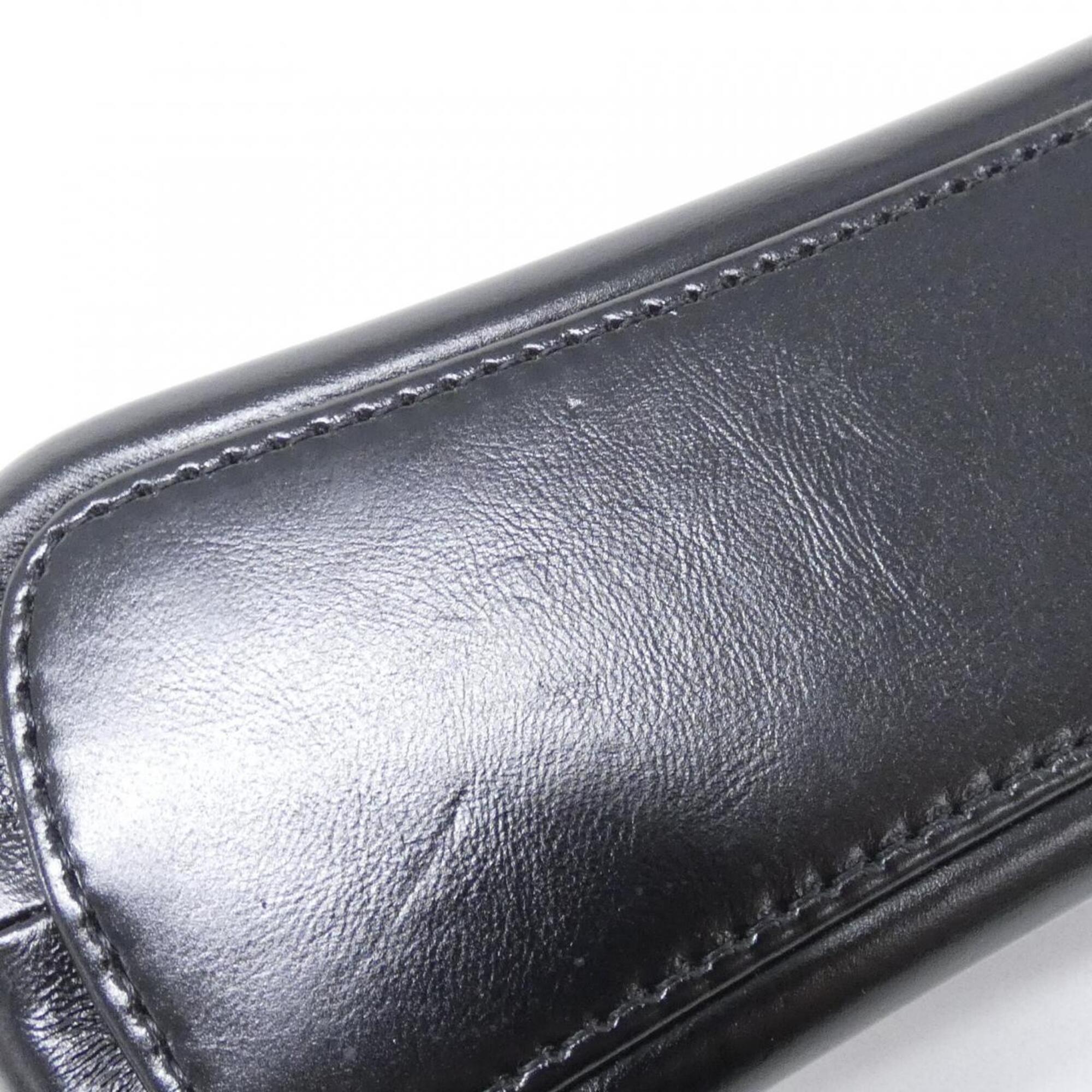 Chanel Black Leather Shoulder Bag (Pre-Owned)