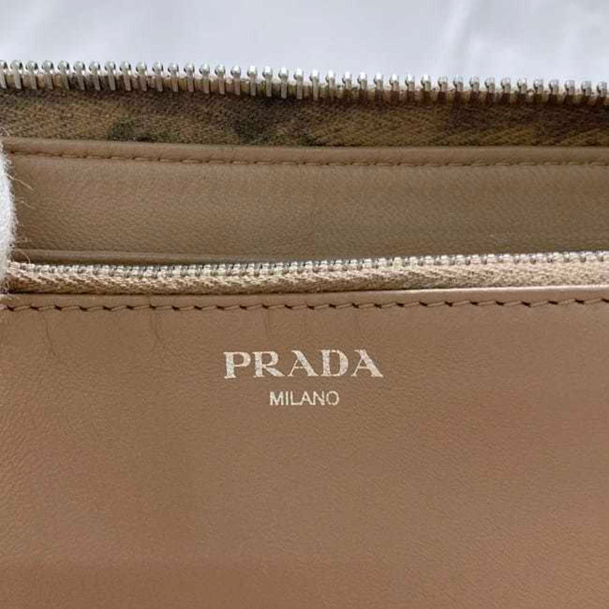 Prada Black Leather Long Wallet (Bi-Fold) (Pre-Owned)