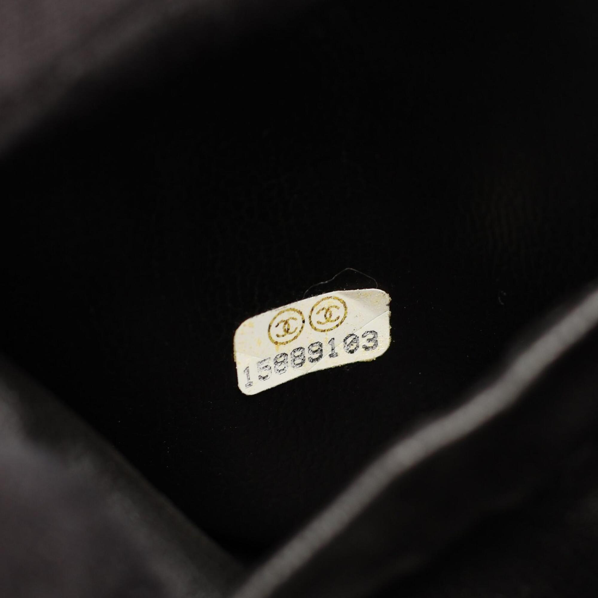 Chanel Black Grained Calfskin Handbag (Pre-Owned)