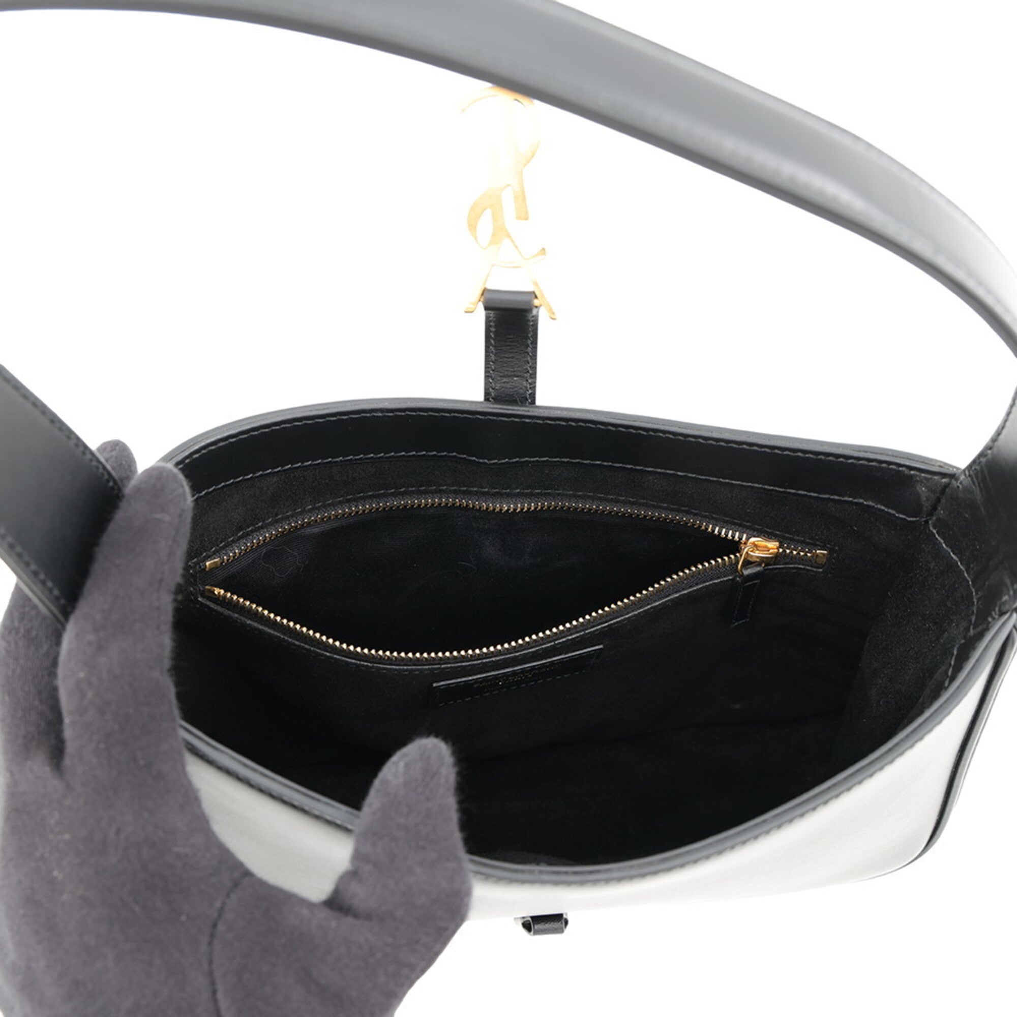 Yves Saint Laurent Black Leather Handbag (Pre-Owned)