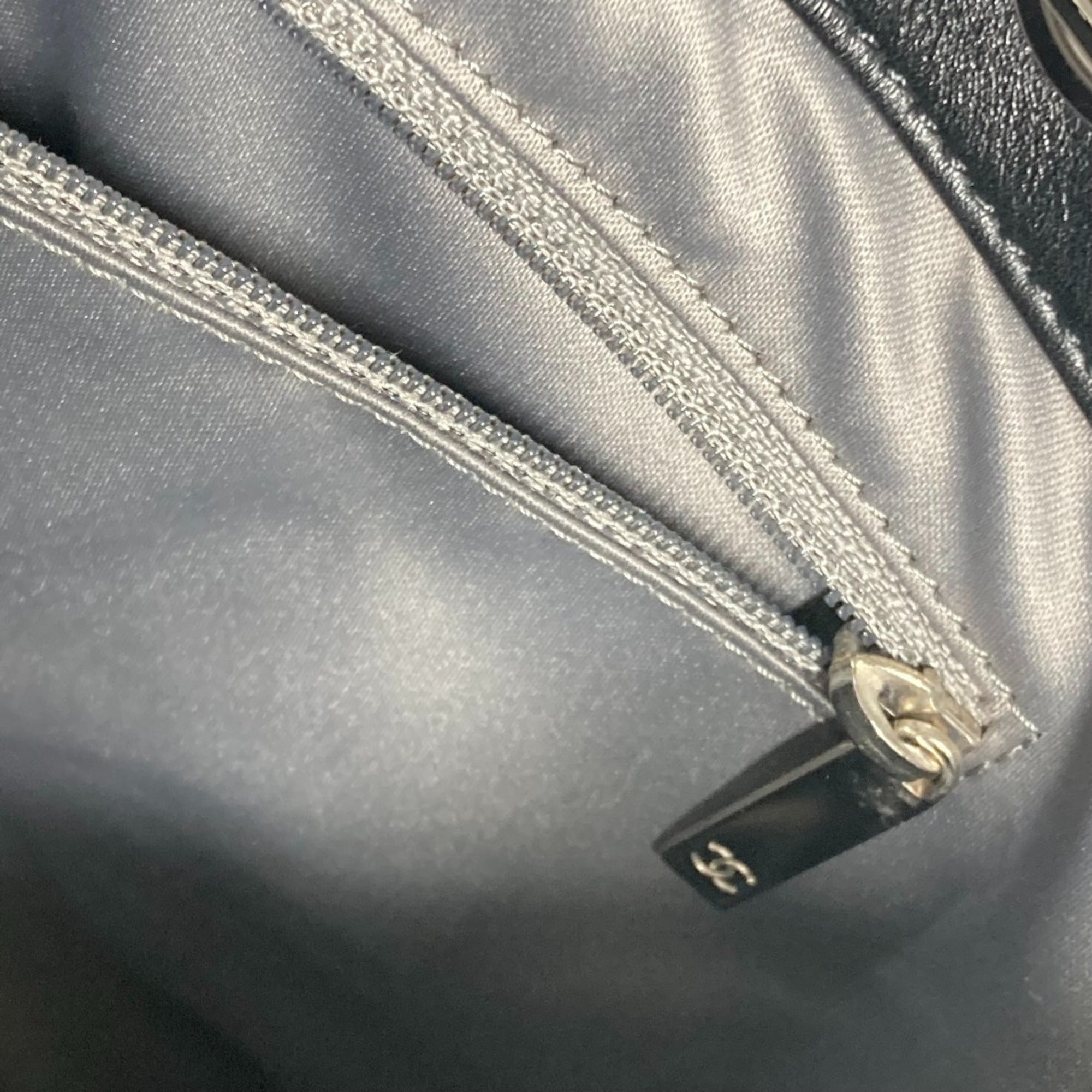 Chanel Black Shoulder Bag (Pre-Owned)