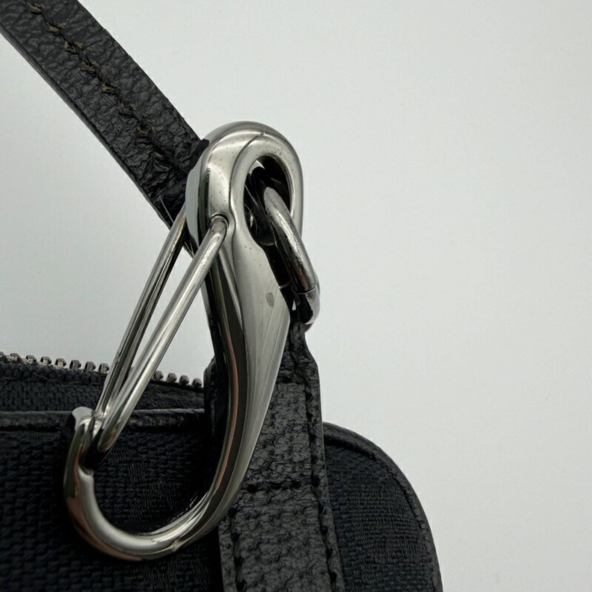 Gucci Gg Canvas Black Gg Canvas Leather Shoulder Bag (Pre-Owned)