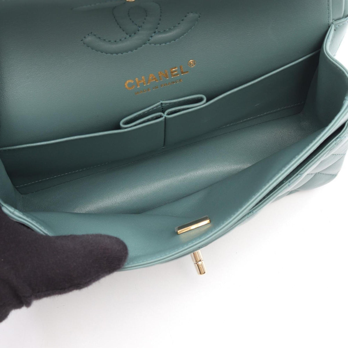 Chanel Green Leather Handbag Shoulder Bag (Pre-Owned)