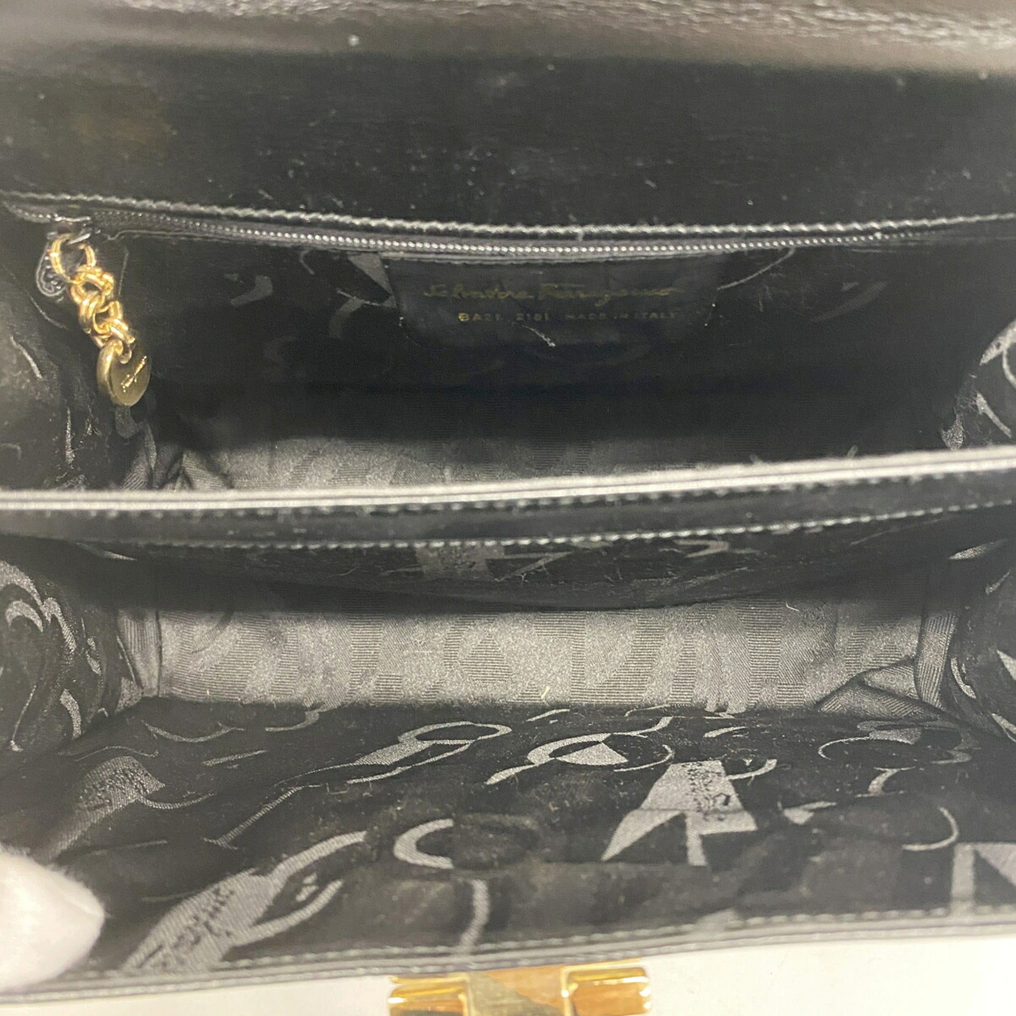 Salvatore Ferragamo Black Leather Handbag (Pre-Owned)