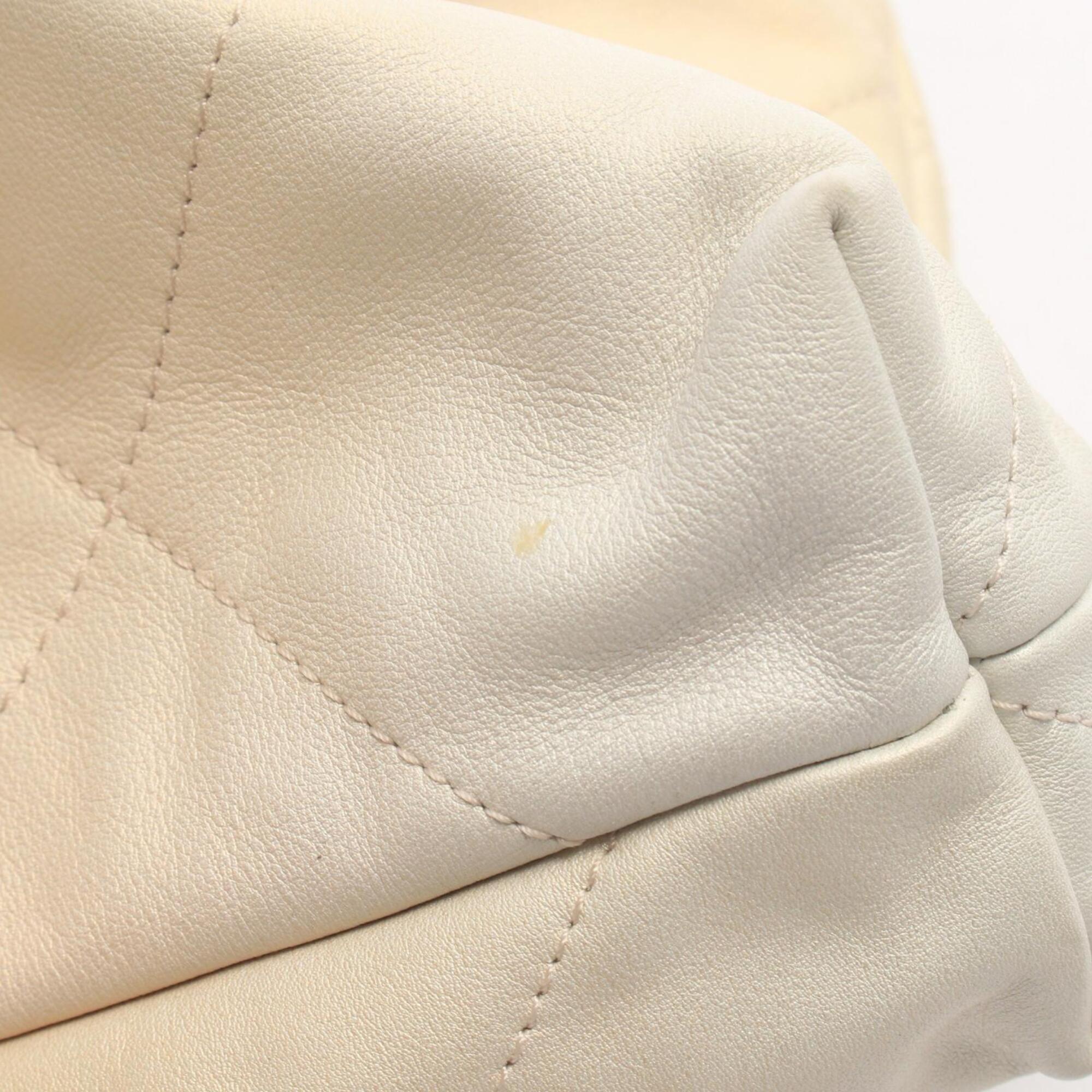Chanel Ivory White Leather Handbag Shoulder Bag (Pre-Owned)