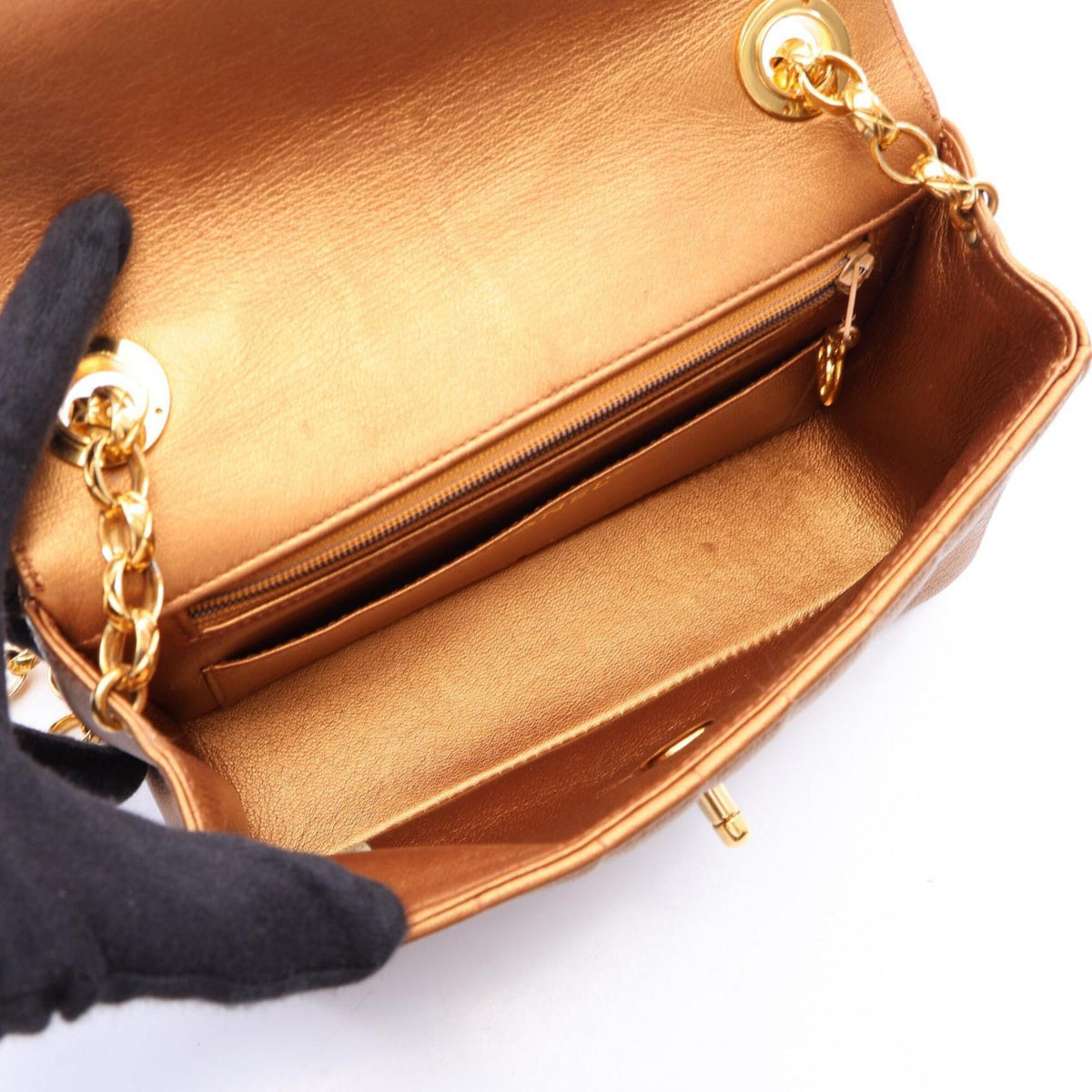 Chanel Brown Leather Handbag Shoulder Bag (Pre-Owned)