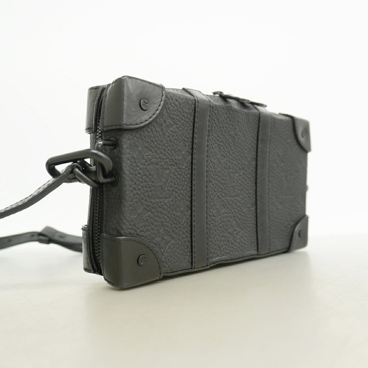 Louis Vuitton Black Shoulder Bag (Pre-Owned)