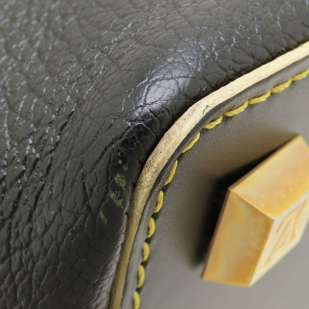 Louis Vuitton Noir Leather Shoulder Bag (Pre-Owned)