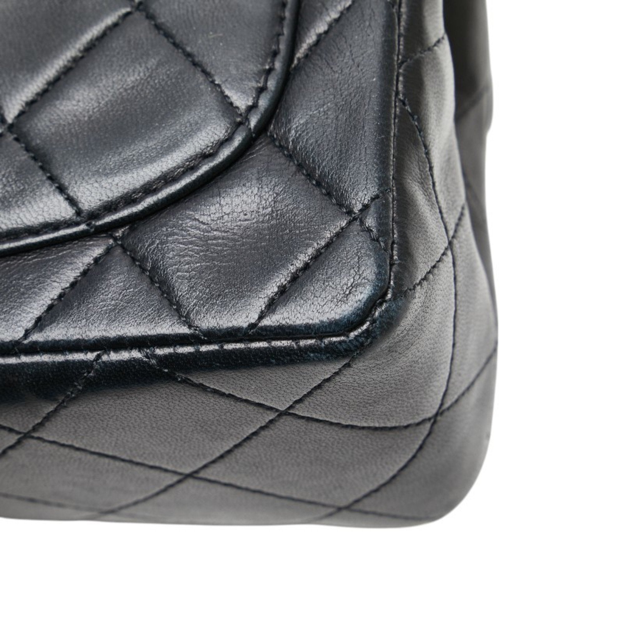 Chanel Black Leather Shoulder Bag (Pre-Owned)