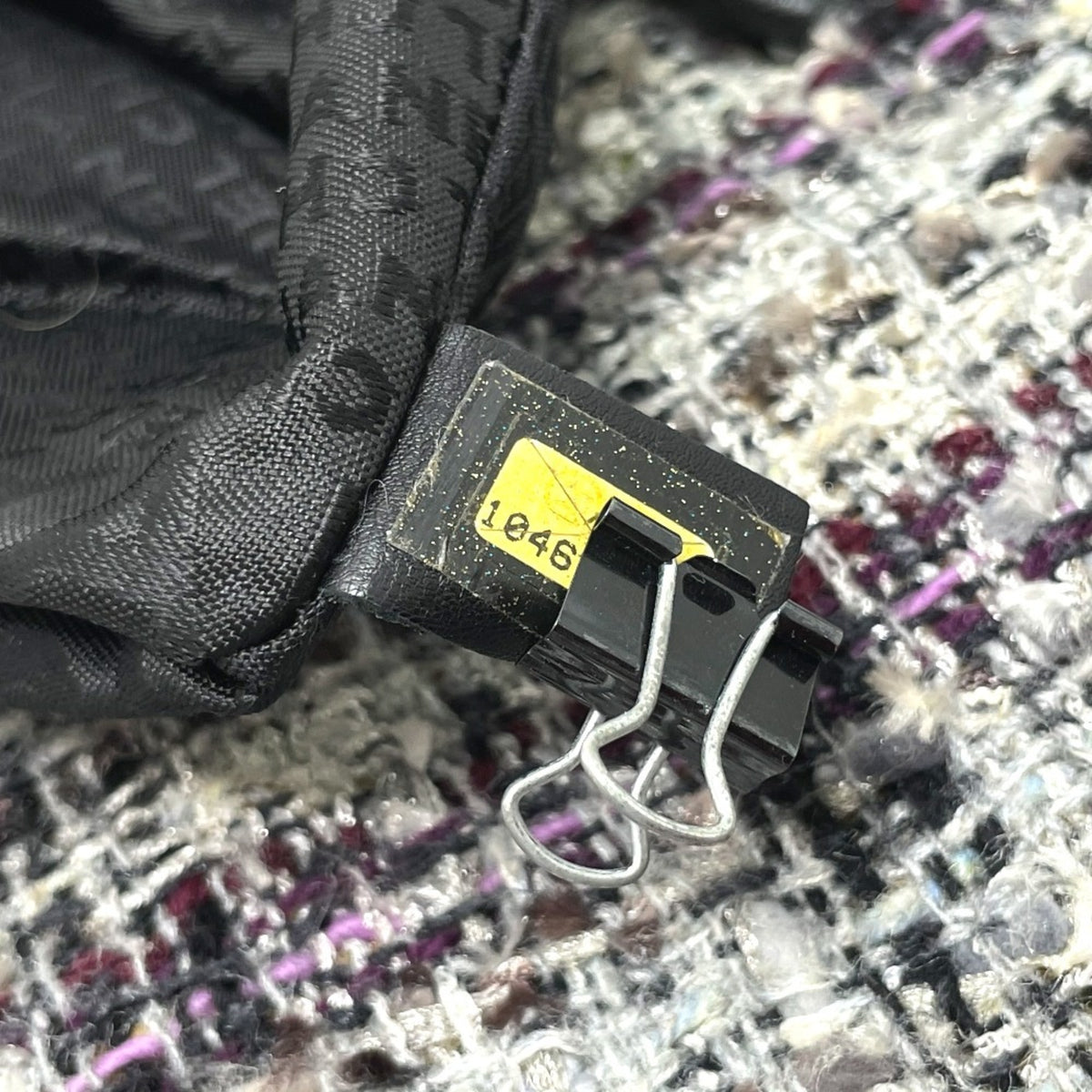 Chanel Gray Tweed Shoulder Bag (Pre-Owned)