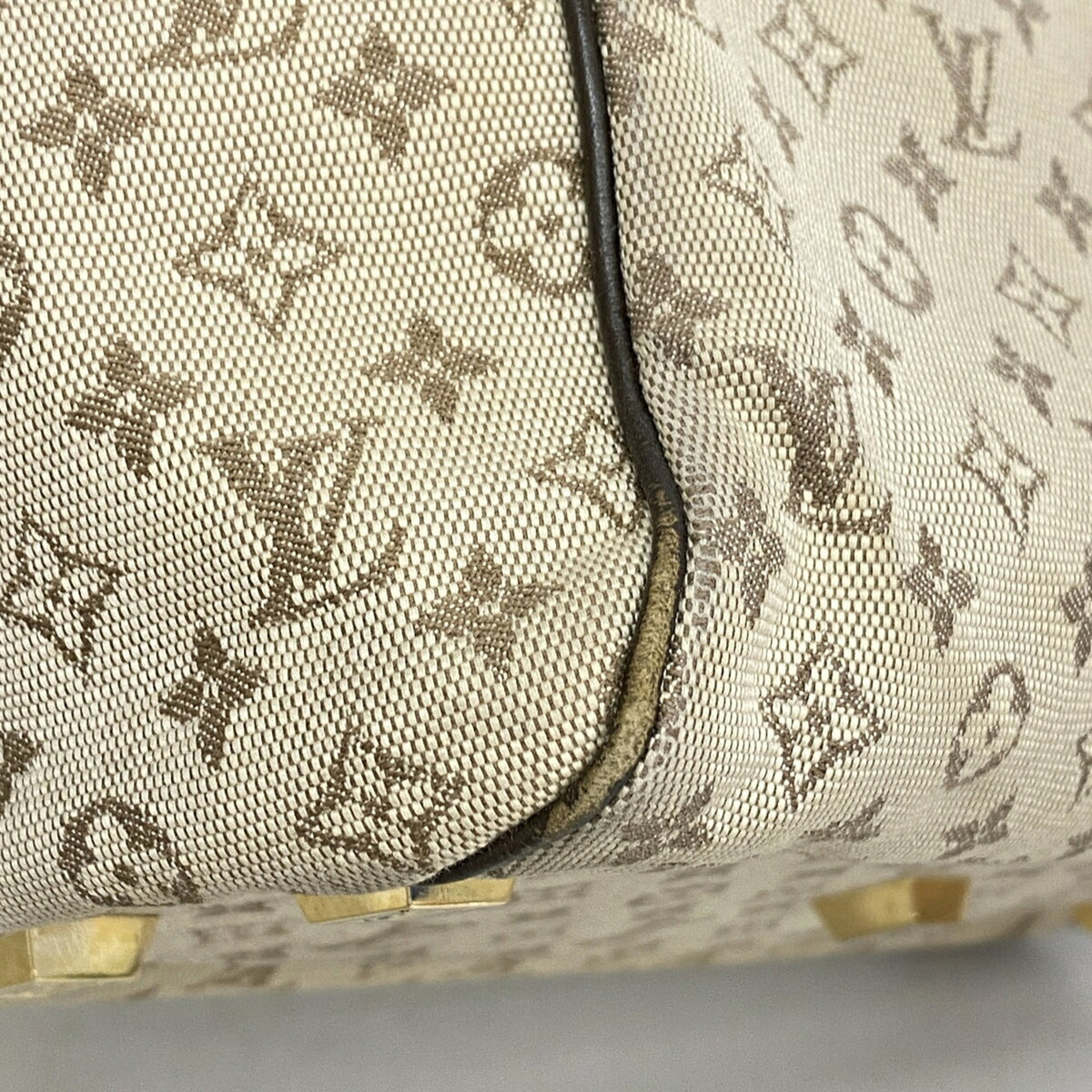 Louis Vuitton Khaki Handbag (Pre-Owned)