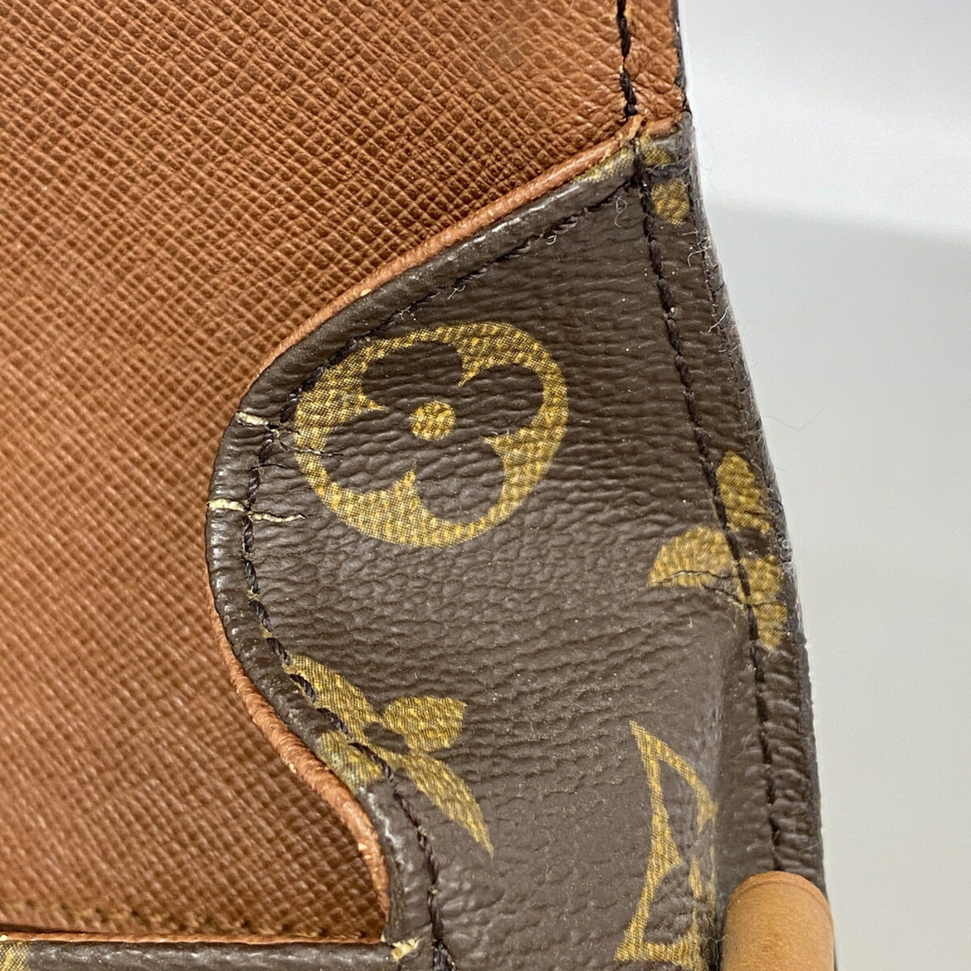 Louis Vuitton Brown Shoulder Bag (Pre-Owned)
