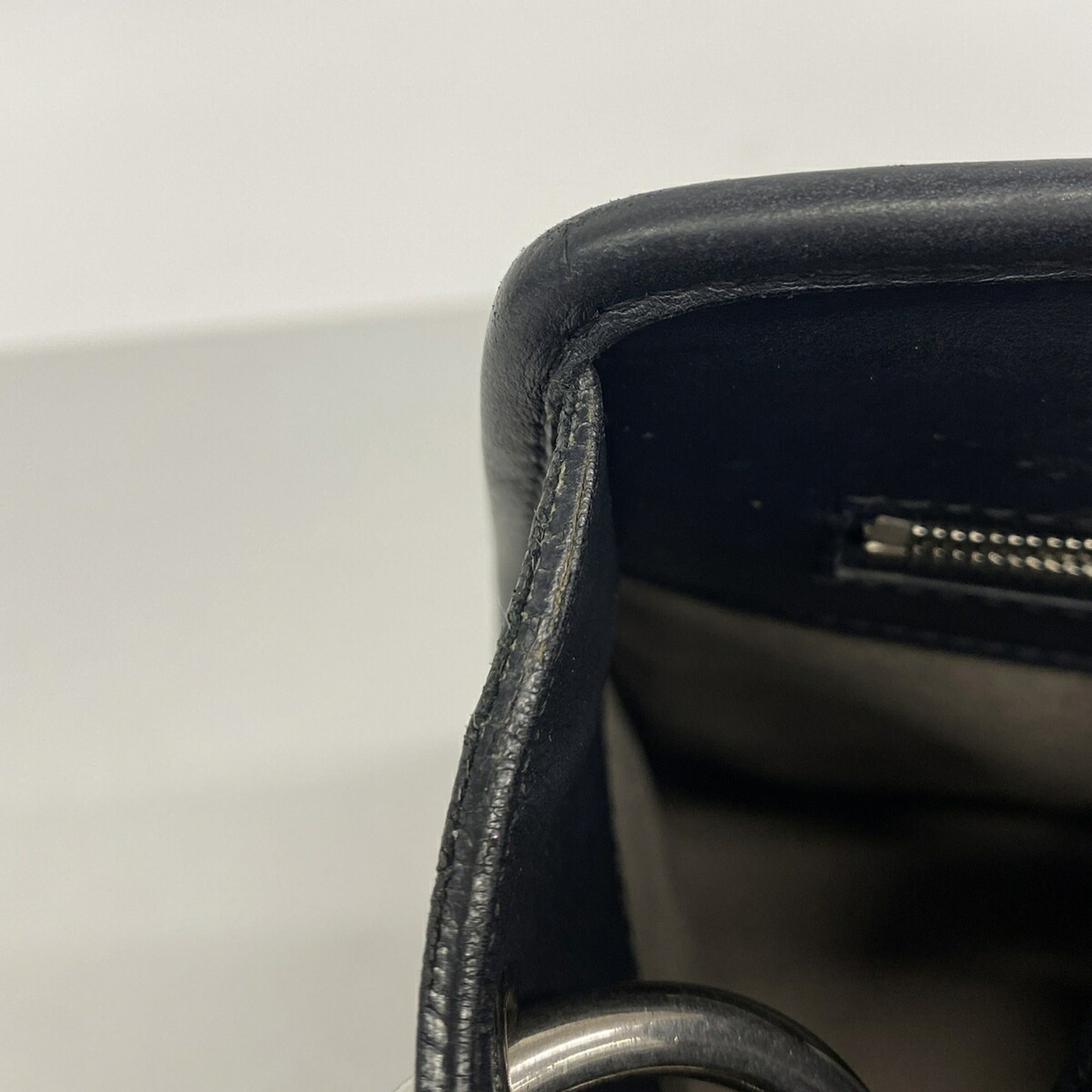 Fendi Black Leather Handbag (Pre-Owned)