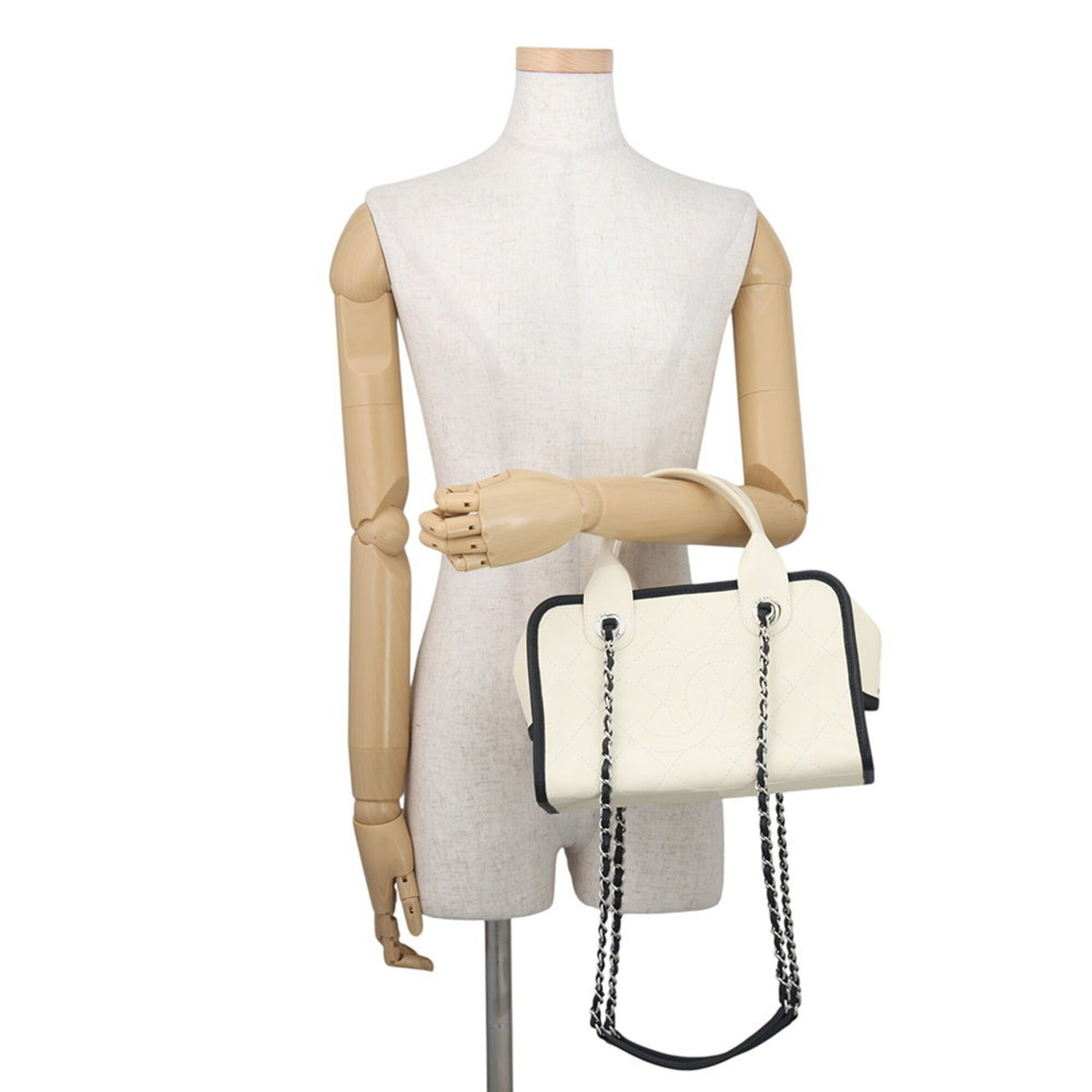 Chanel Black White Grained Calfskin Handbag (Pre-Owned)