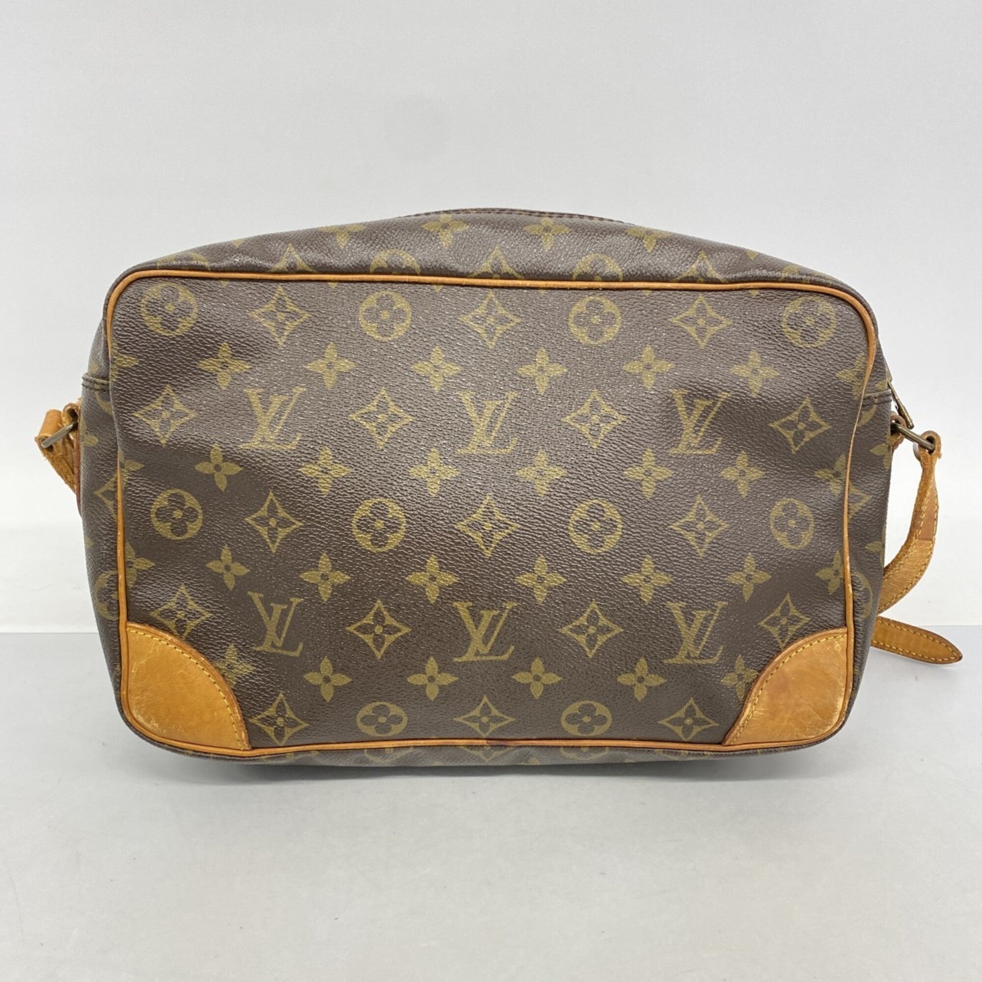 Louis Vuitton Brown Shoulder Bag (Pre-Owned)