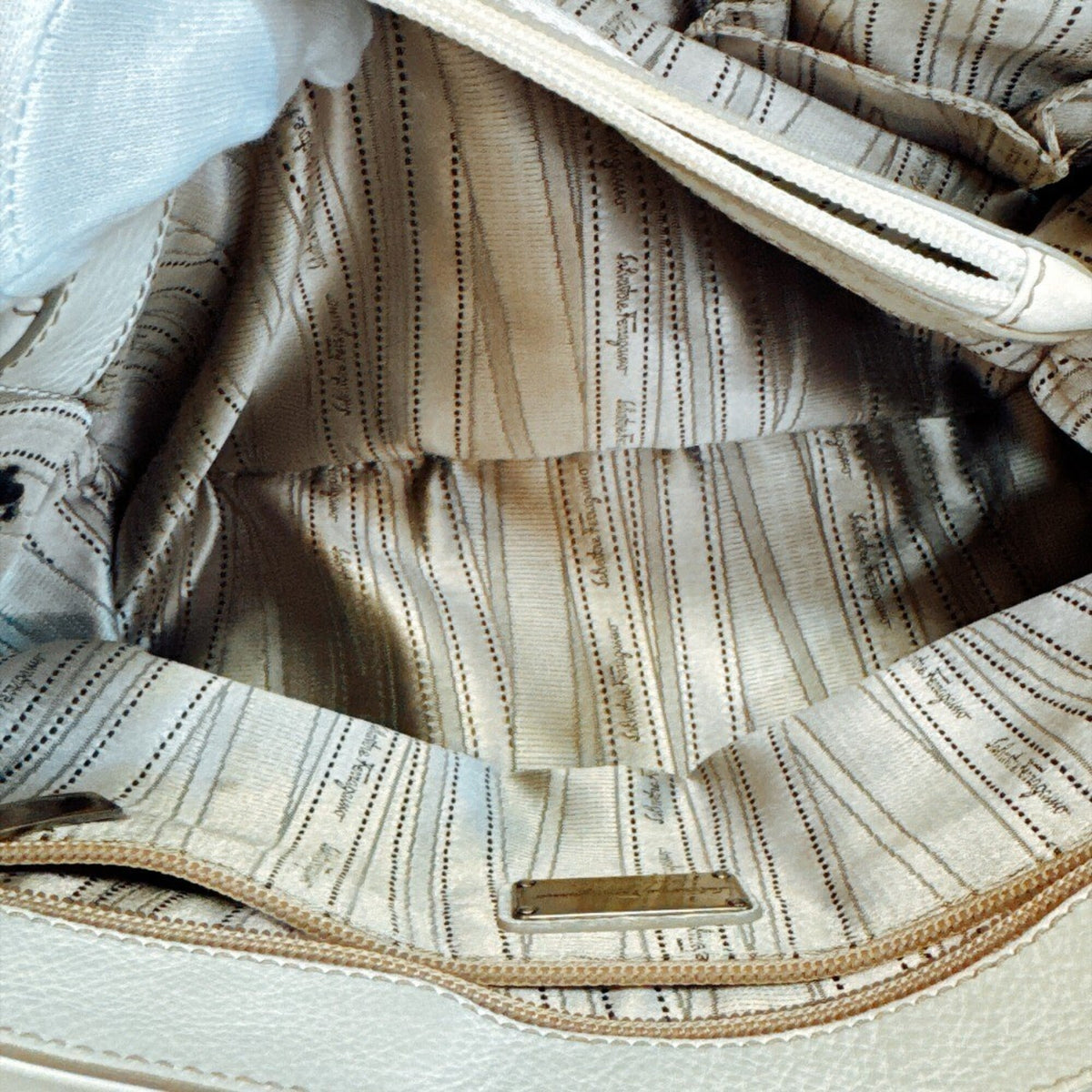 Salvatore Ferragamo White Leather Handbag Tote Bag (Pre-Owned)