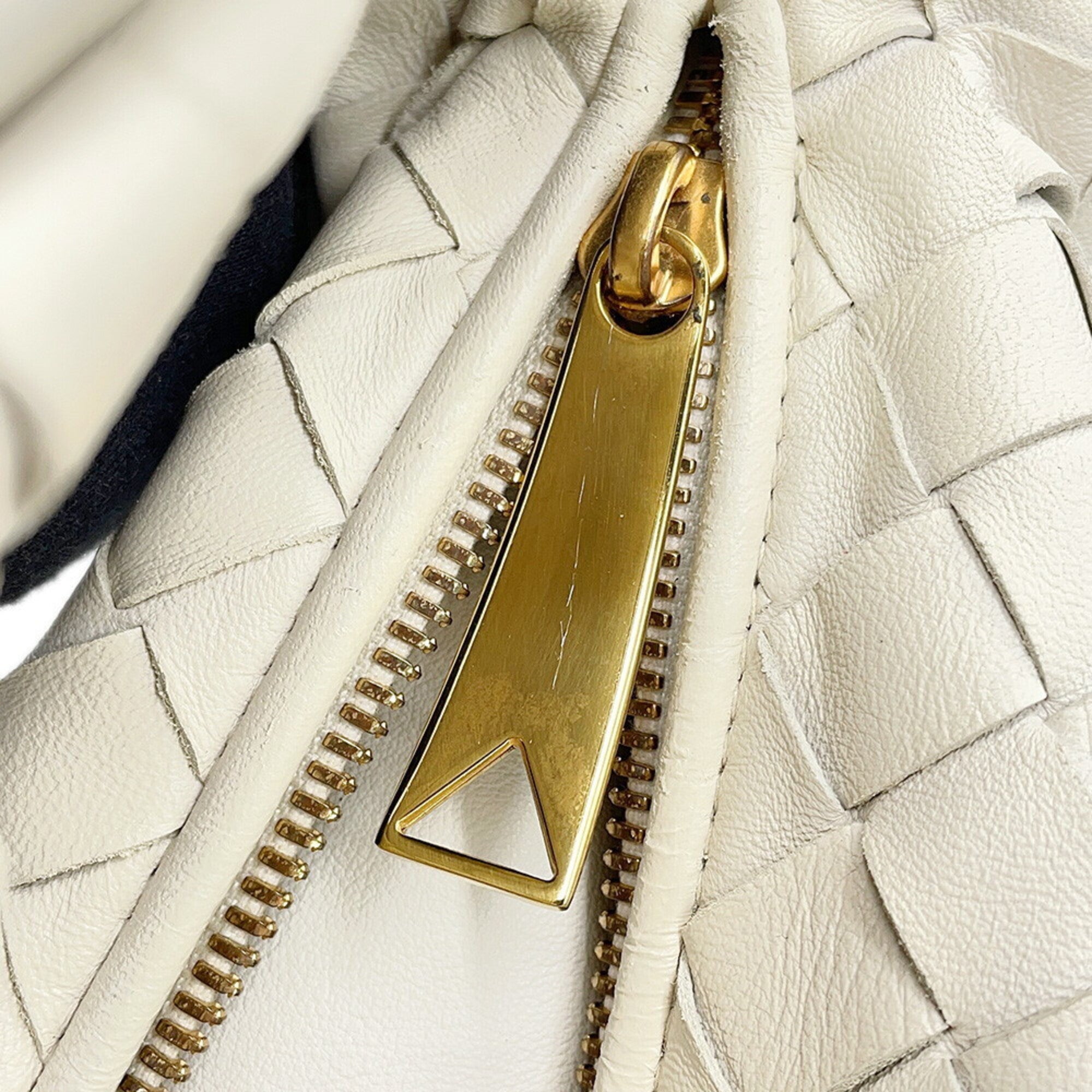 Bottega Veneta Intrecciato White Leather Handbag (Pre-Owned)