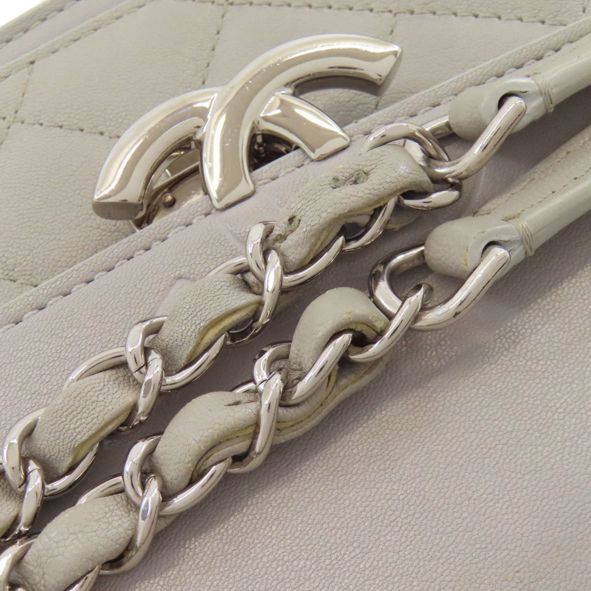 Chanel Gray Shoulder Bag (Pre-Owned)